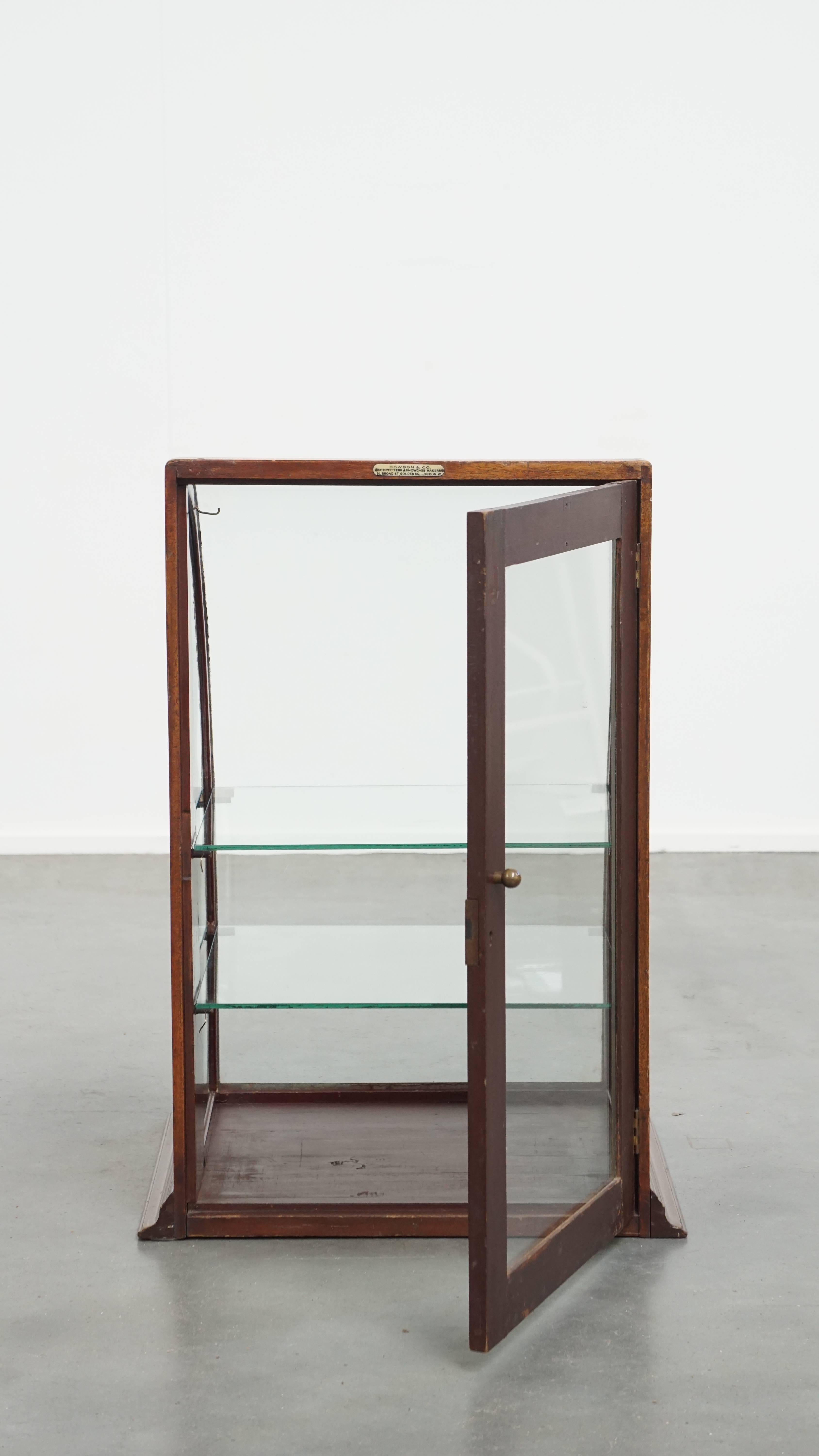 Classical Roman Antique English Display Cabinet with Two Glass Shelves and Glass Door For Sale