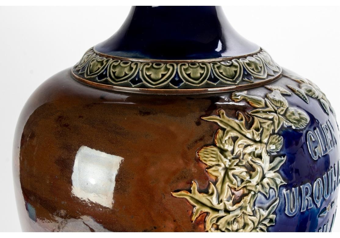 Antiguo Dispensador de Whisky Inglés Doulton Burslem Glen Urquart Highland Cerámico en venta