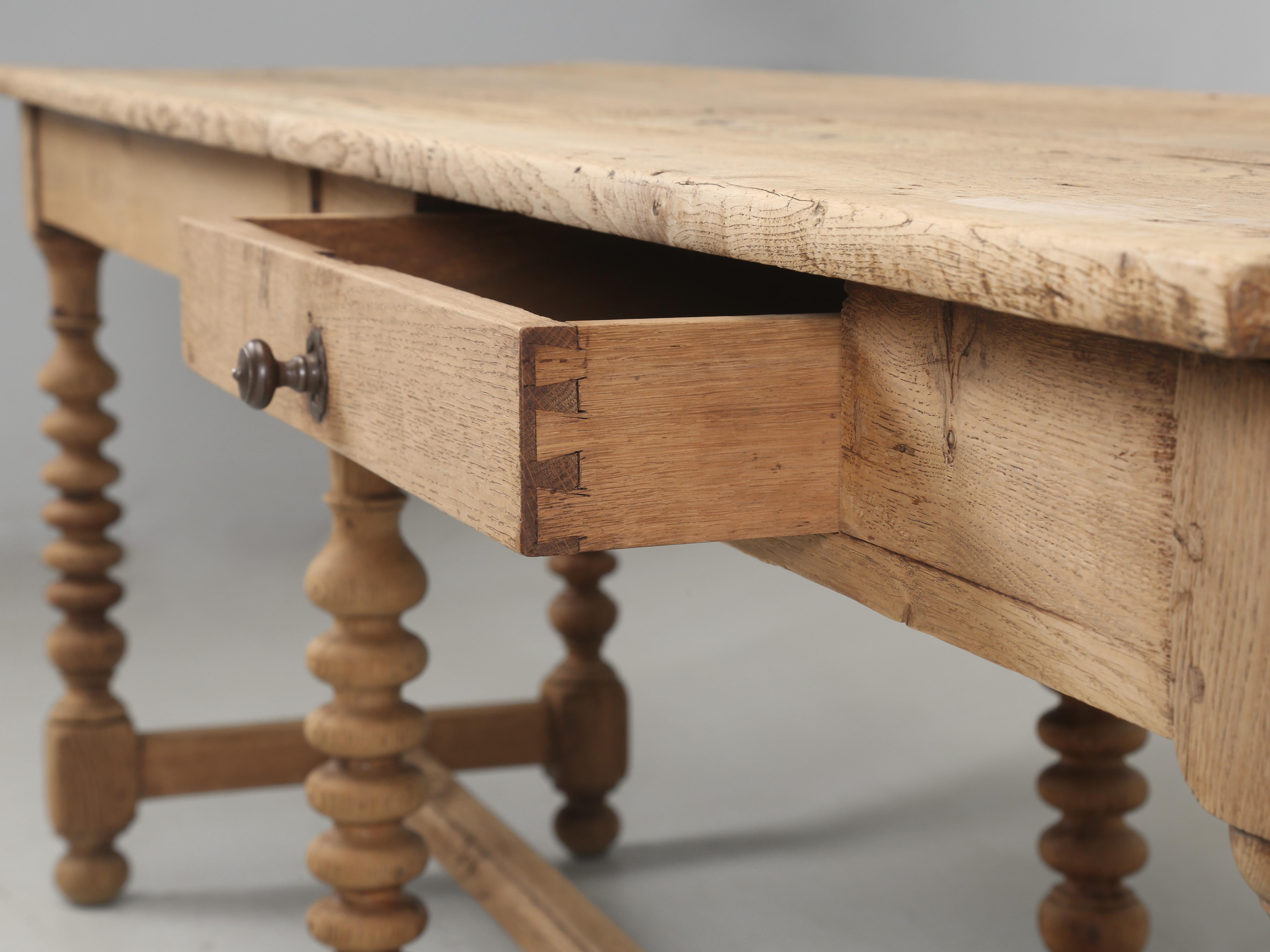Ancienne table de drapier anglaise, table de travail pouvant être transformée en îlot de cuisine en vente 7