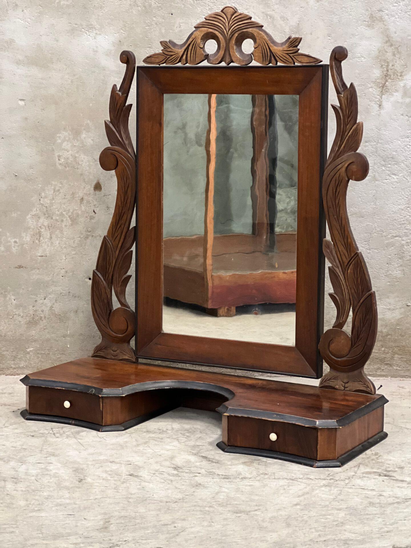 Beautiful antique dressing mirror, table top with 2 small drawers. Approx. 1880-1900 and presumably English. Rosewood veneer and mahogany frame. The mirror is beautifully lived and it is a silver mirror and shows a kind of relief, just like with old