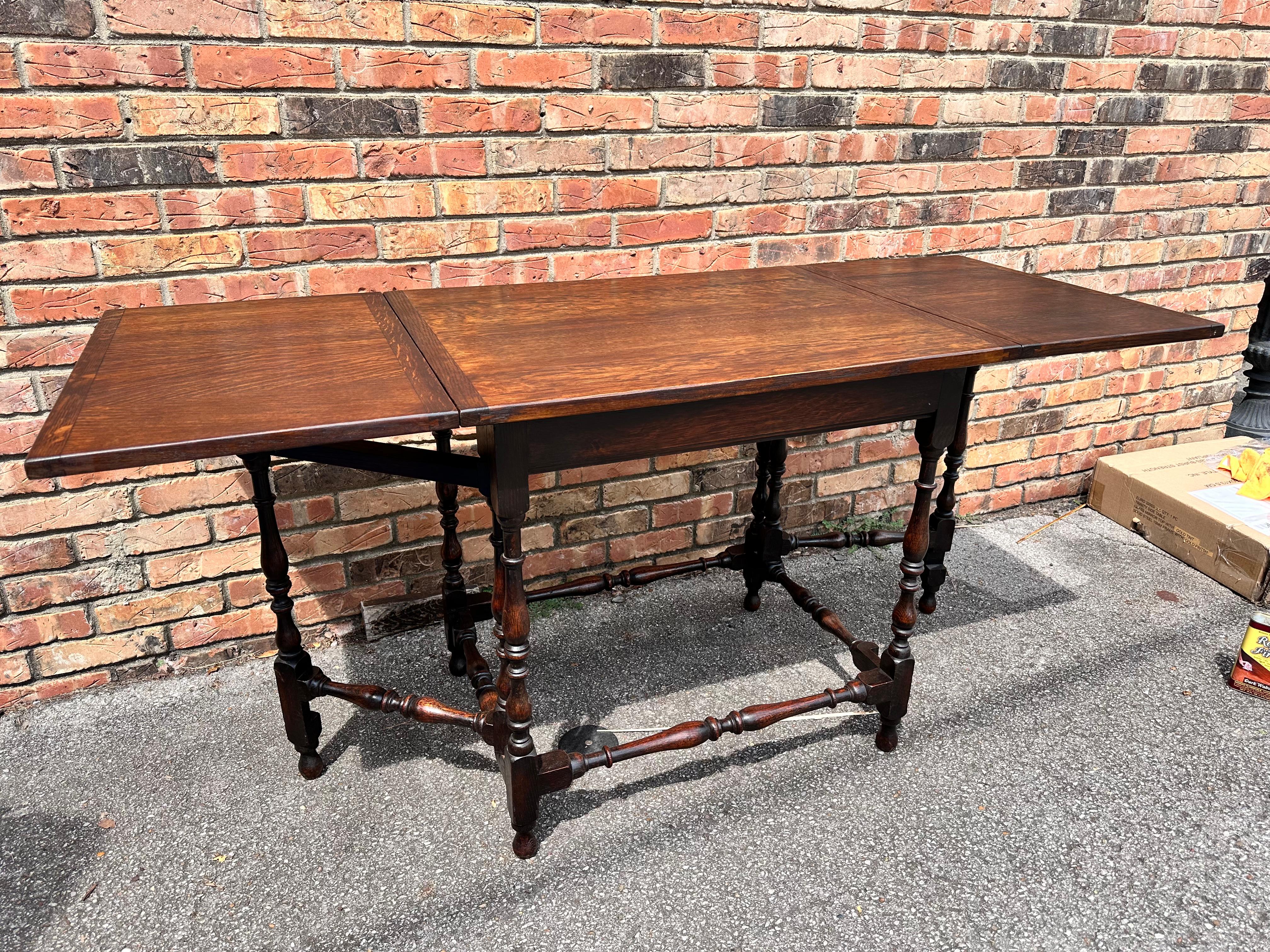 Early 20th Century Antique English Drop Leaf Table For Sale