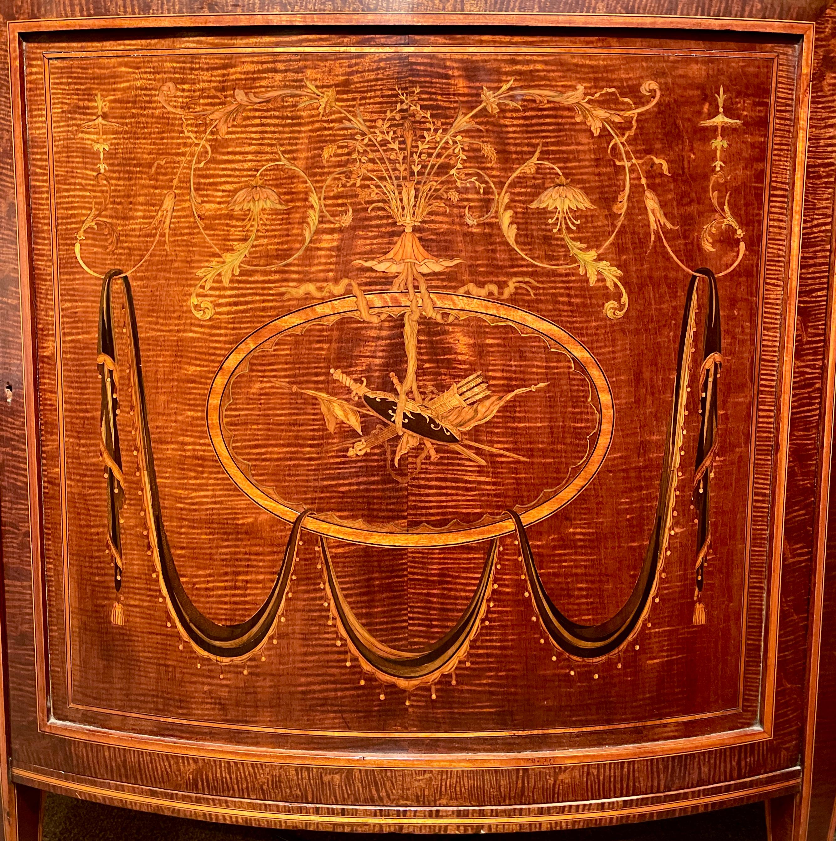 Antikes englisches „Druce & Co.“-Sideboard aus Mahagoni mit Intarsien aus Demi-Lune. (Englisch) im Angebot