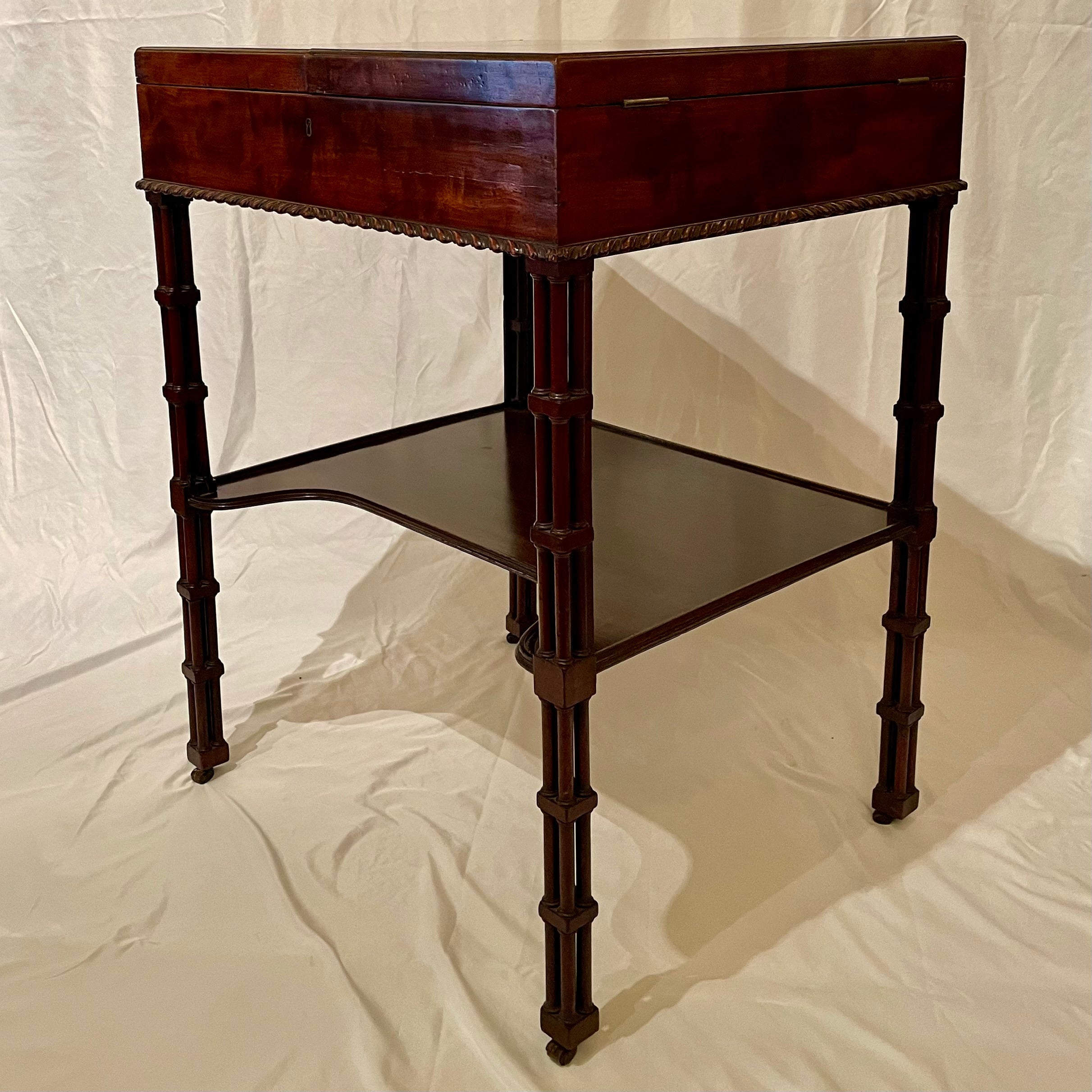 Antique English Early 19th Century Beau Brummell or Man's Vanity. For Sale 5