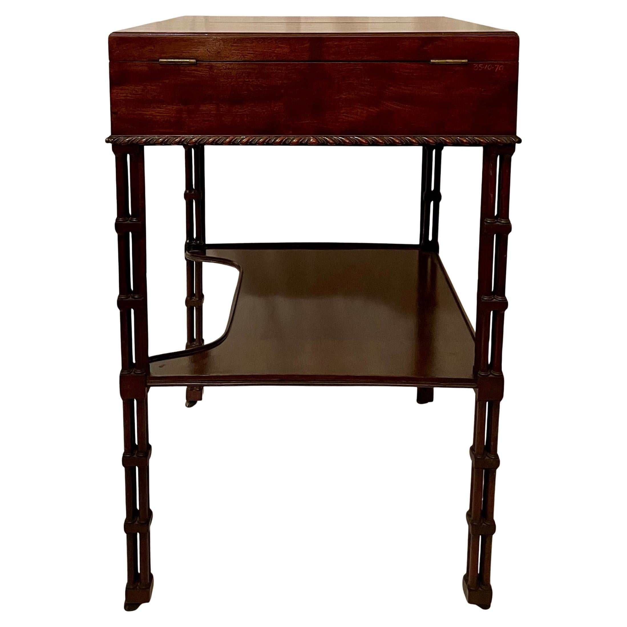 Antique English Early 19th Century Beau Brummell or Man's Vanity. For Sale 6