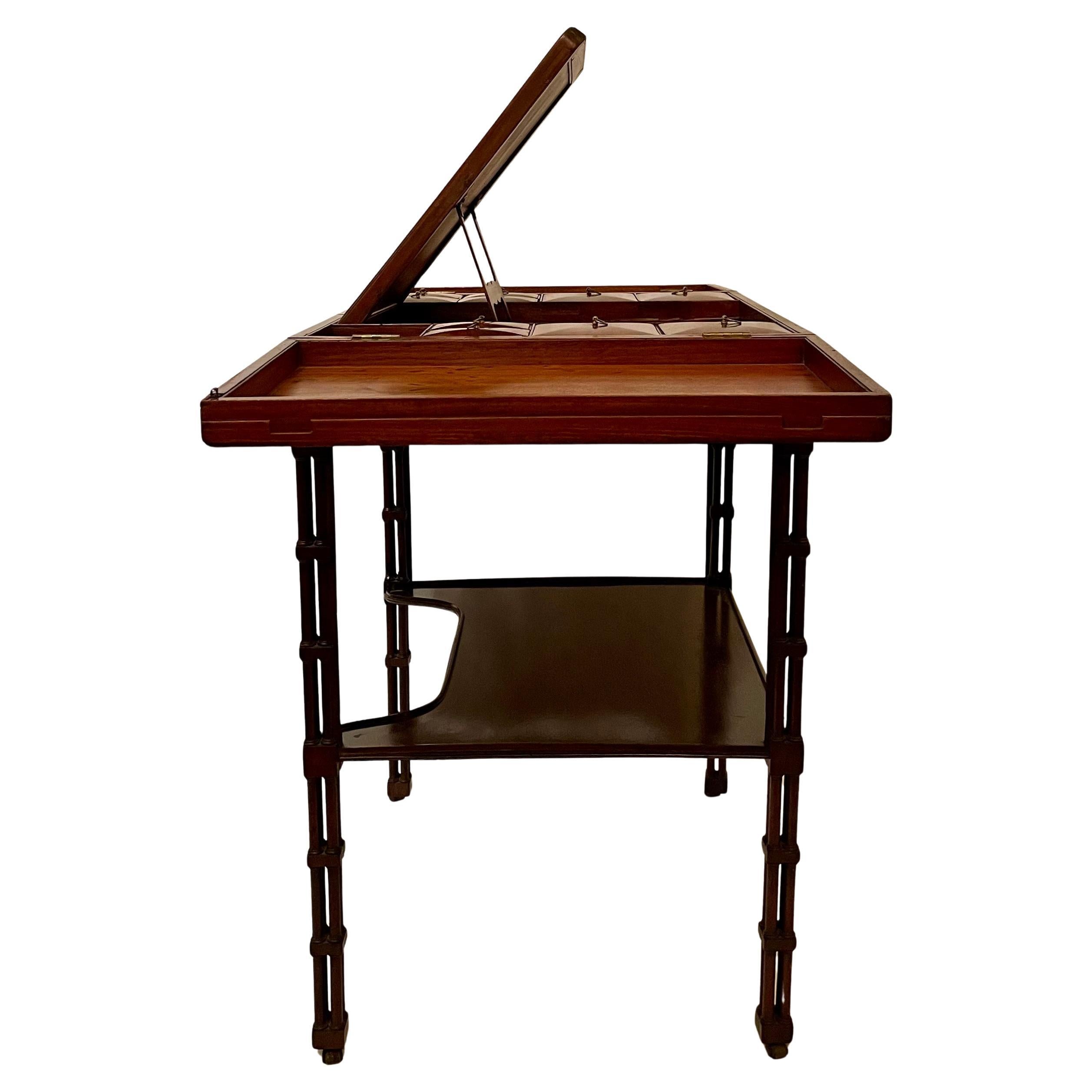 Antique English Early 19th Century Beau Brummell or Man's Vanity. For Sale 7