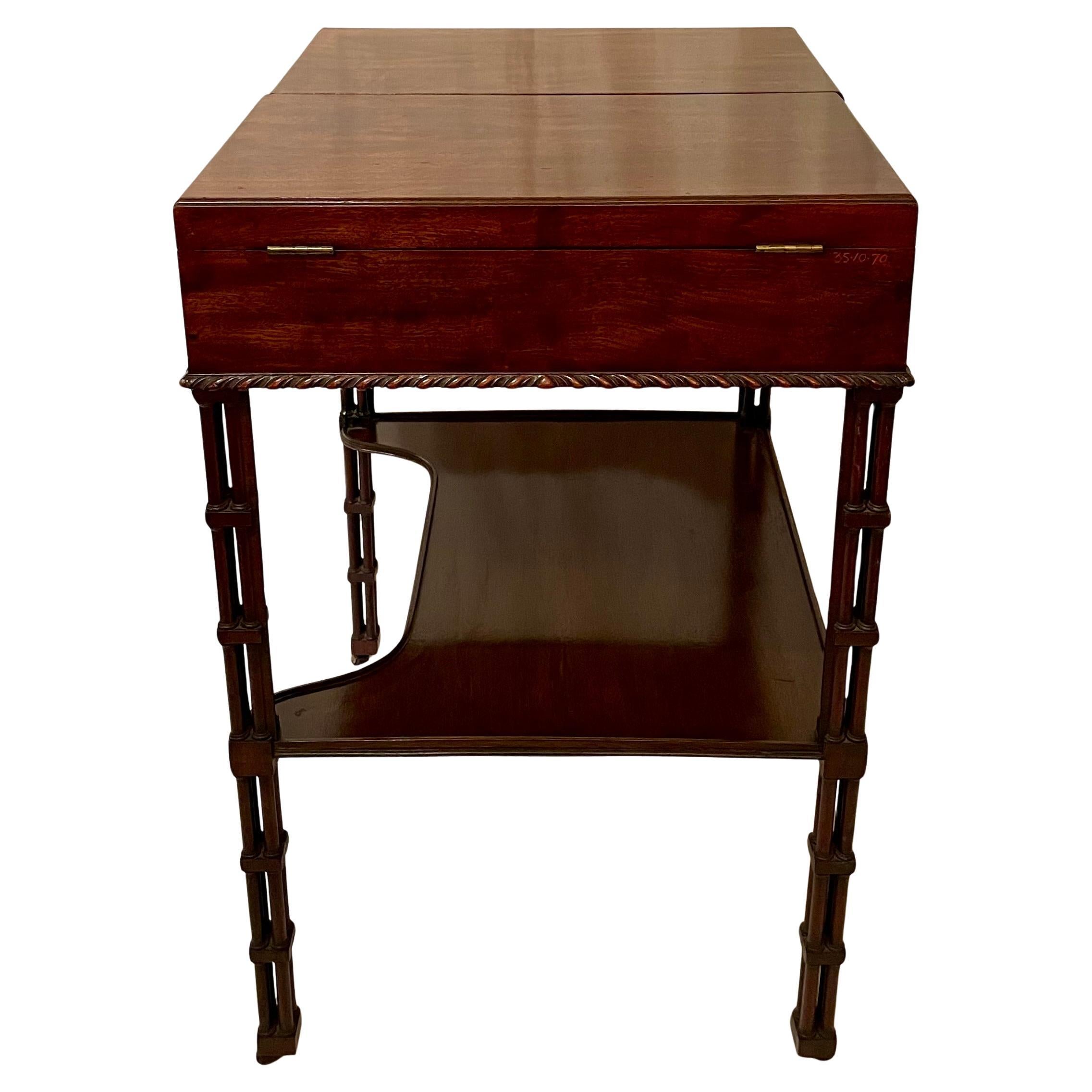 Antique English Early 19th Century Beau Brummell or Man's Vanity. For Sale 8