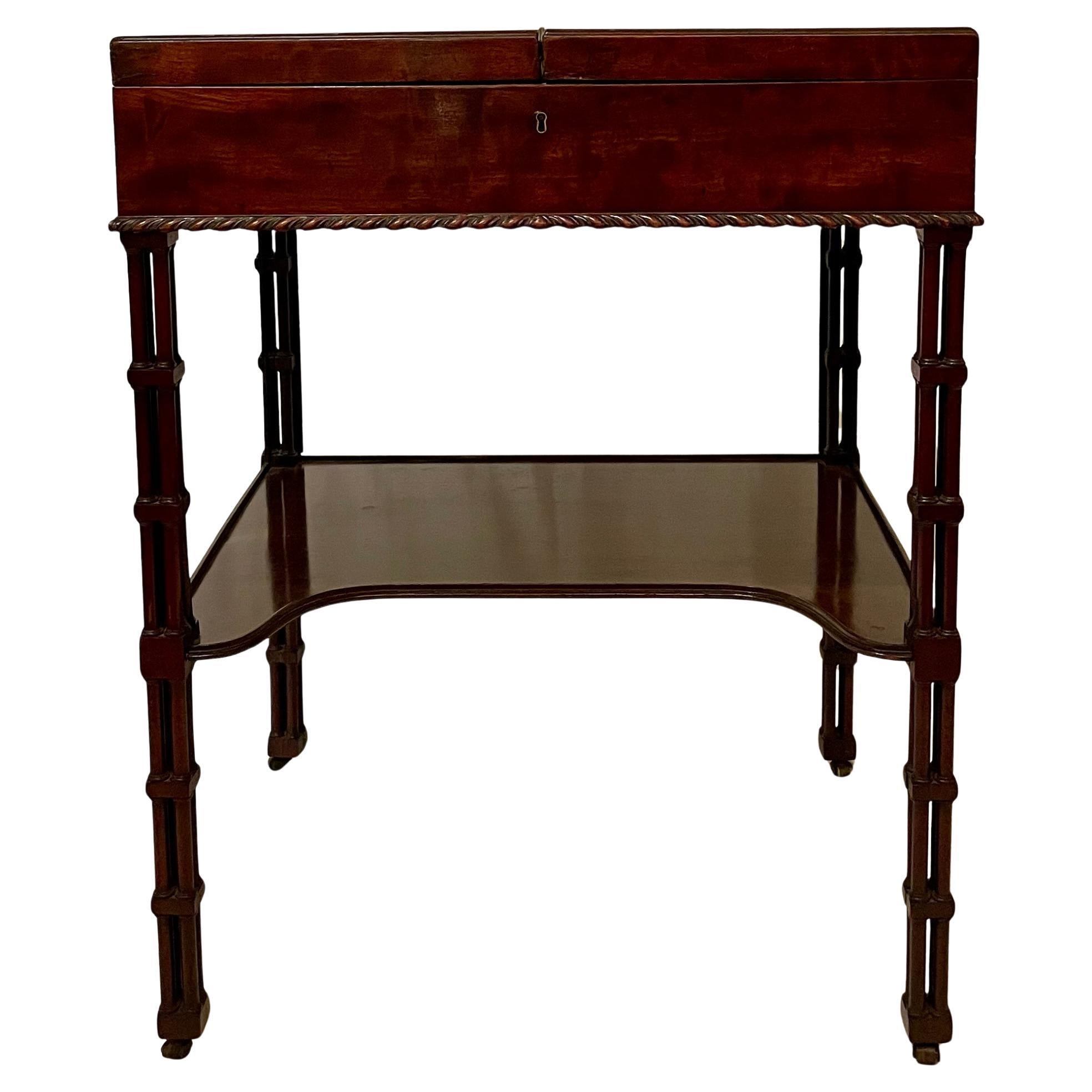 Antique English Early 19th Century Beau Brummell or Man's Vanity. In Good Condition For Sale In New Orleans, LA