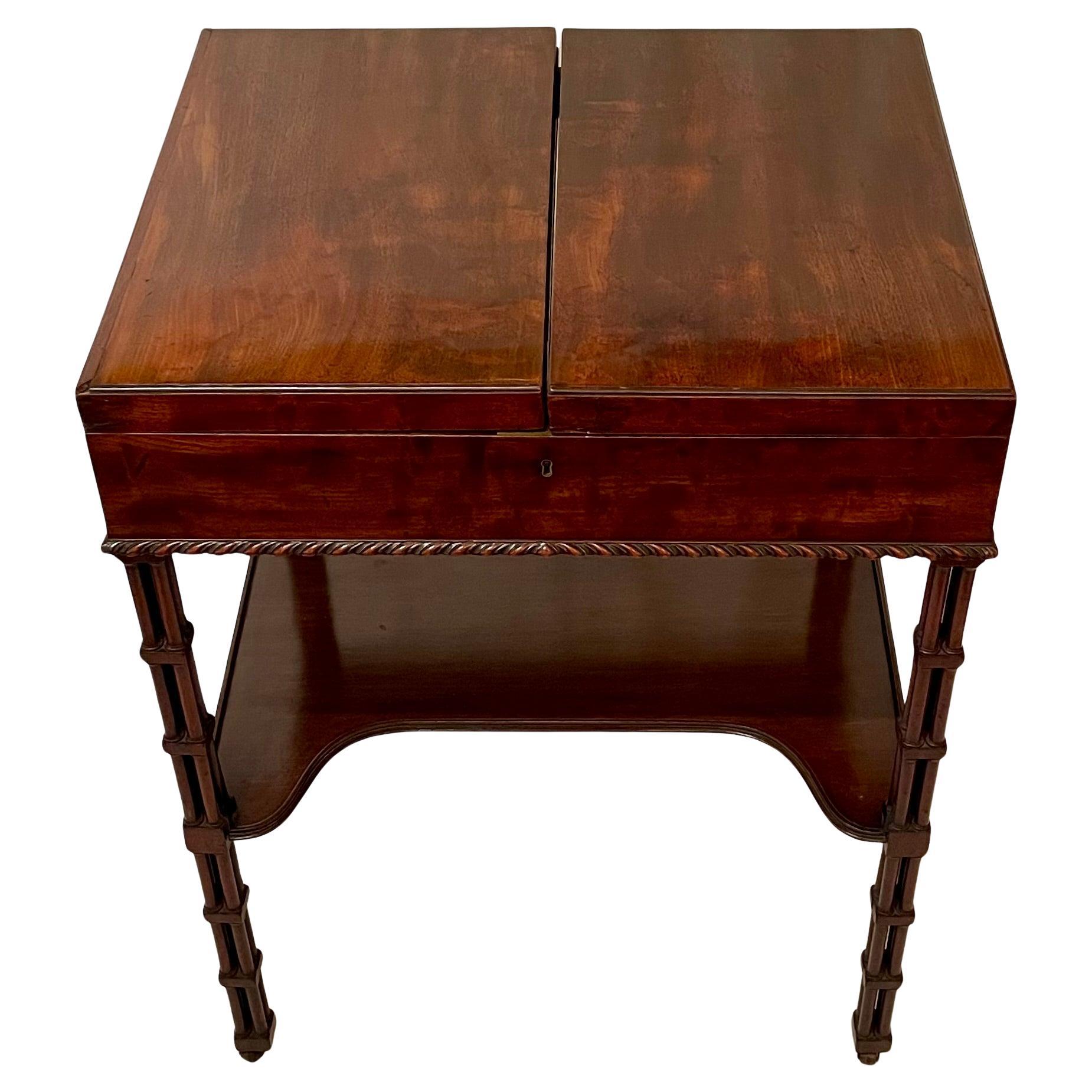 Antique English Early 19th Century Beau Brummell or Man's Vanity. For Sale 1