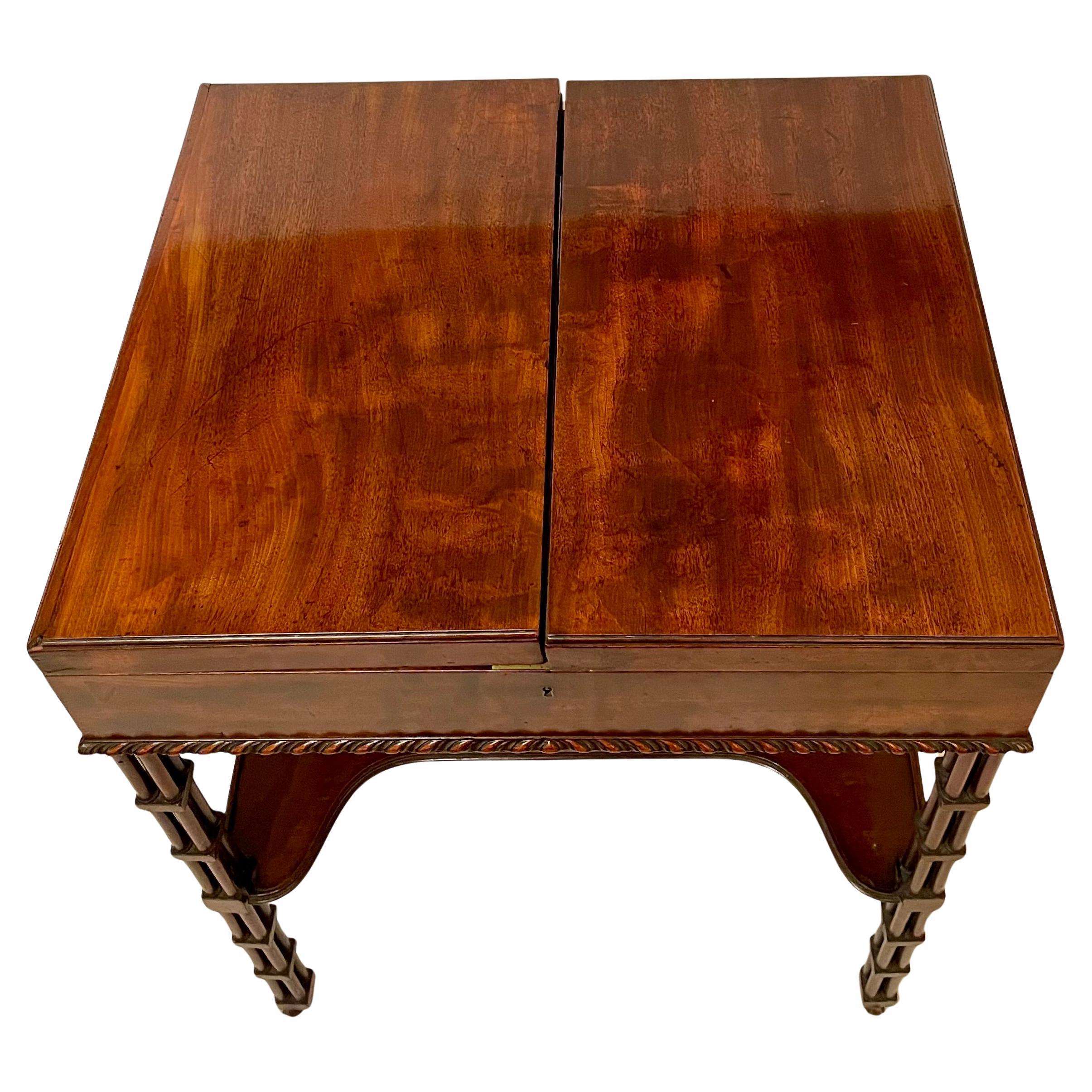Antique English Early 19th Century Beau Brummell or Man's Vanity. For Sale 2