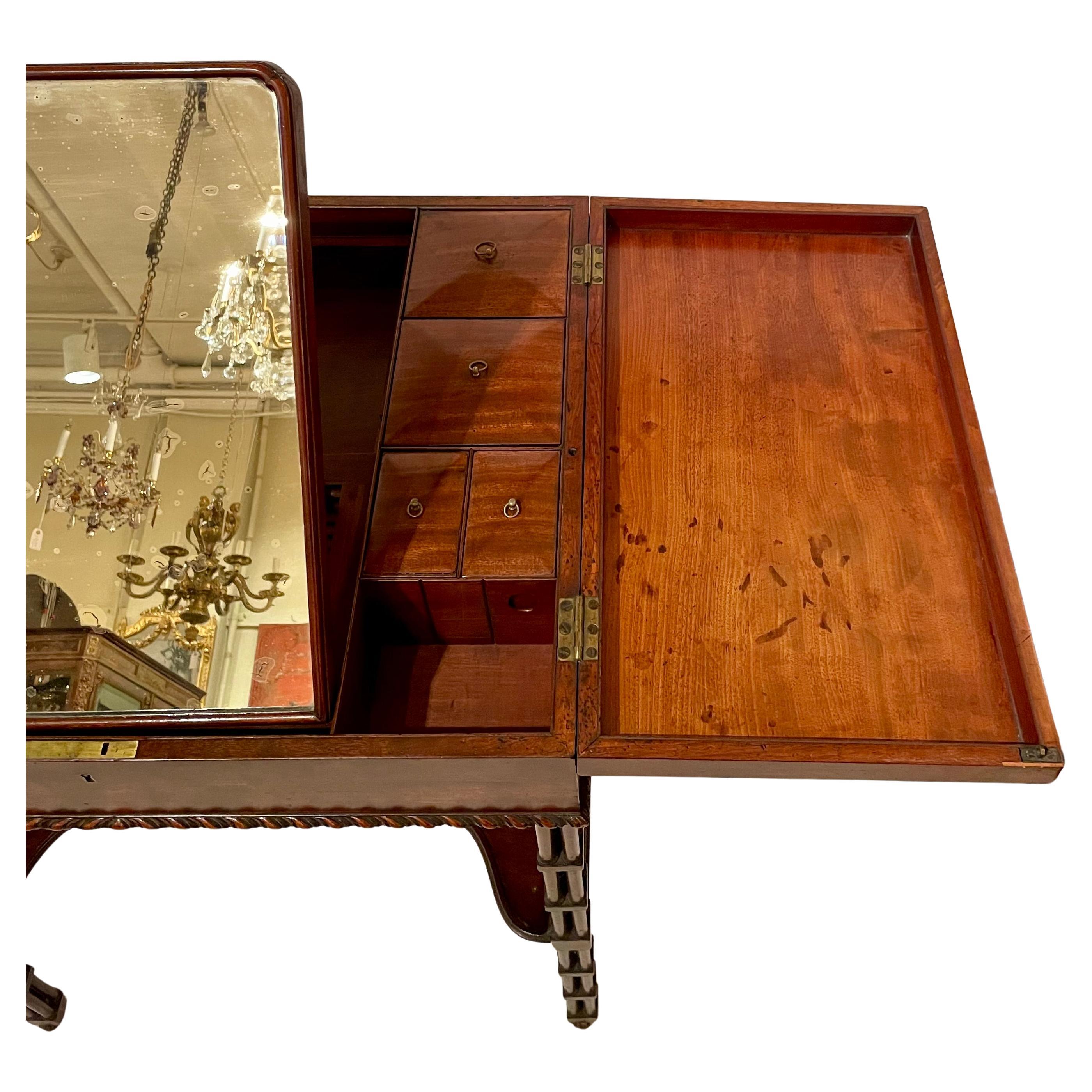 Antique English Early 19th Century Beau Brummell or Man's Vanity. For Sale 3