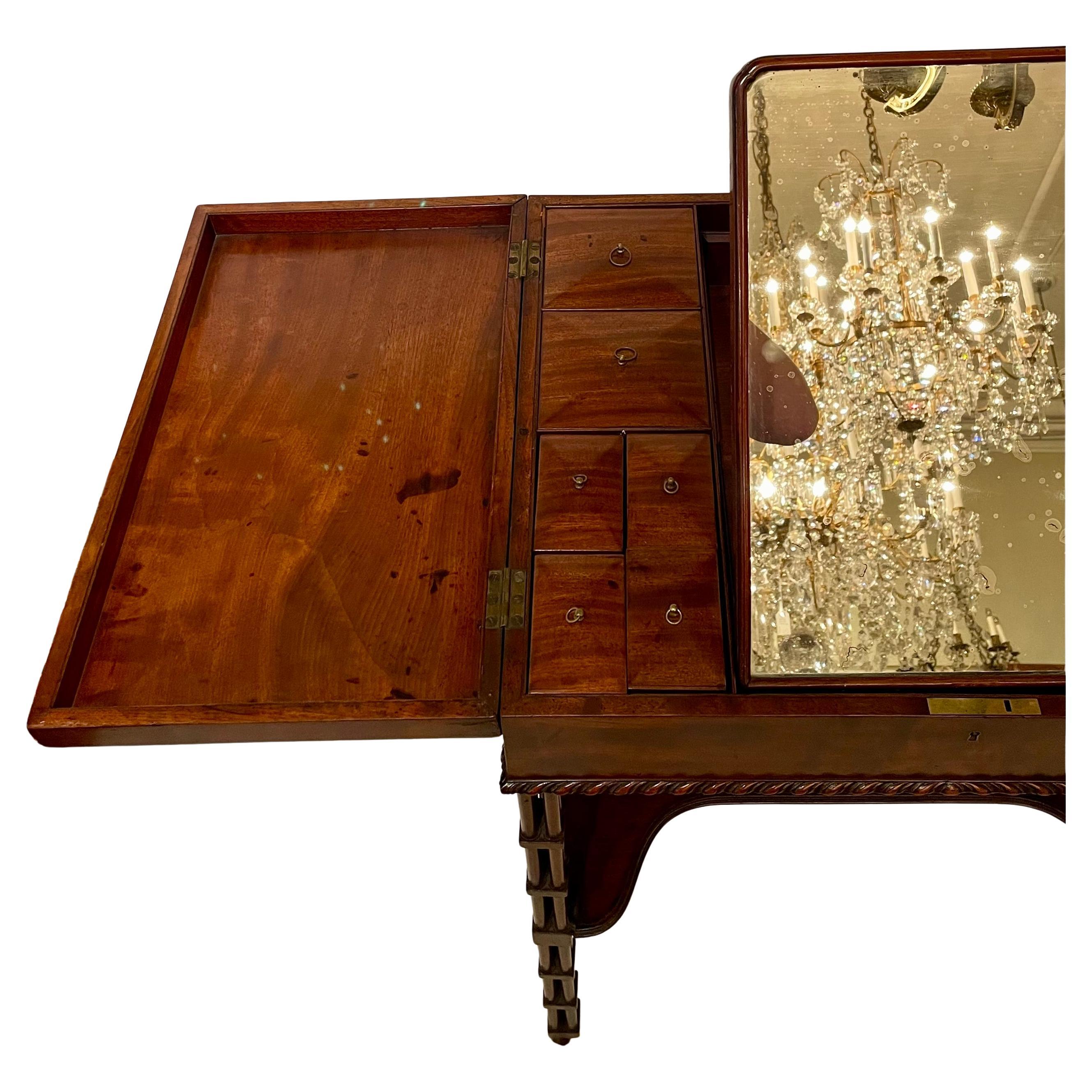Antique English Early 19th Century Beau Brummell or Man's Vanity. For Sale 4