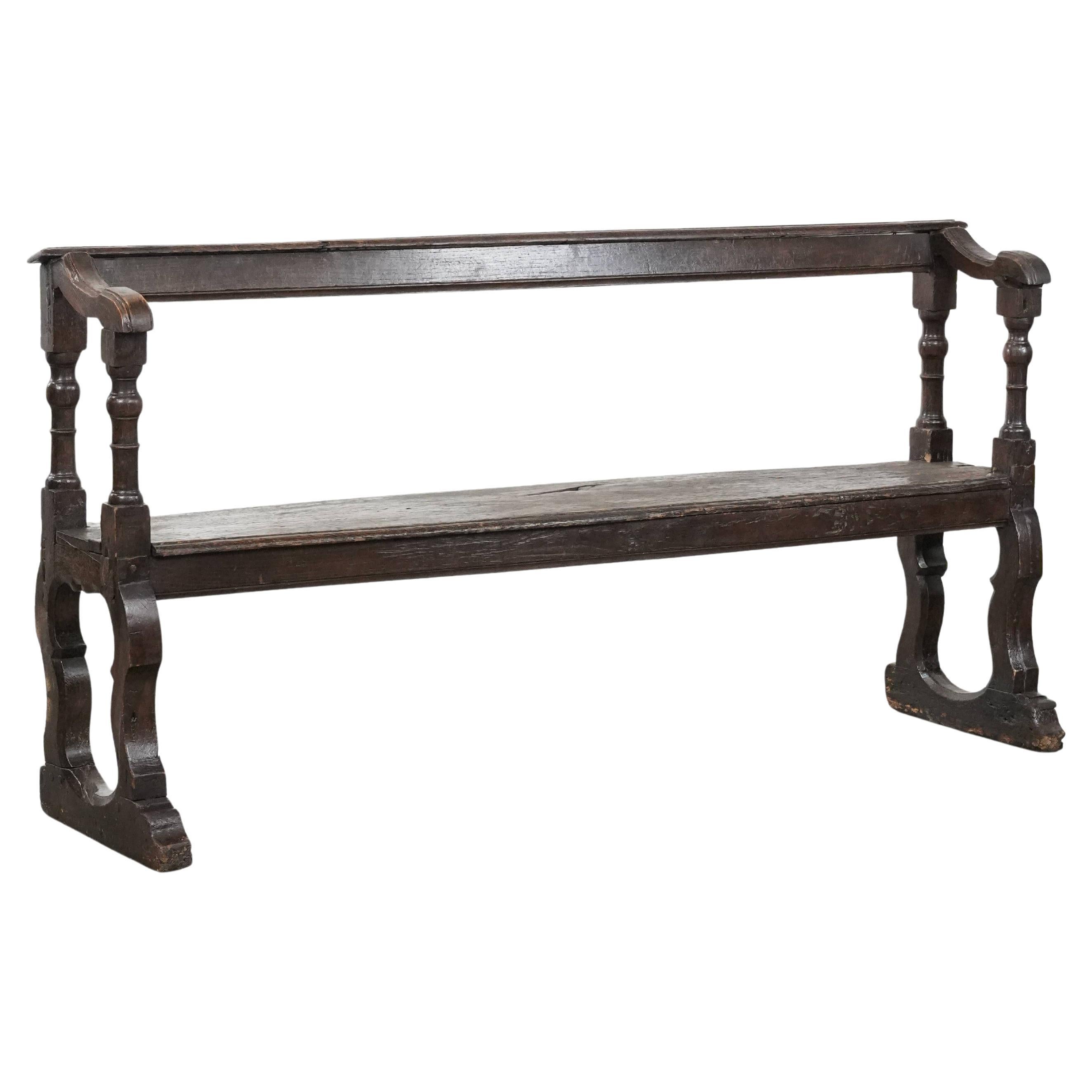 Antique English early 19th century hall bench made of oak For Sale