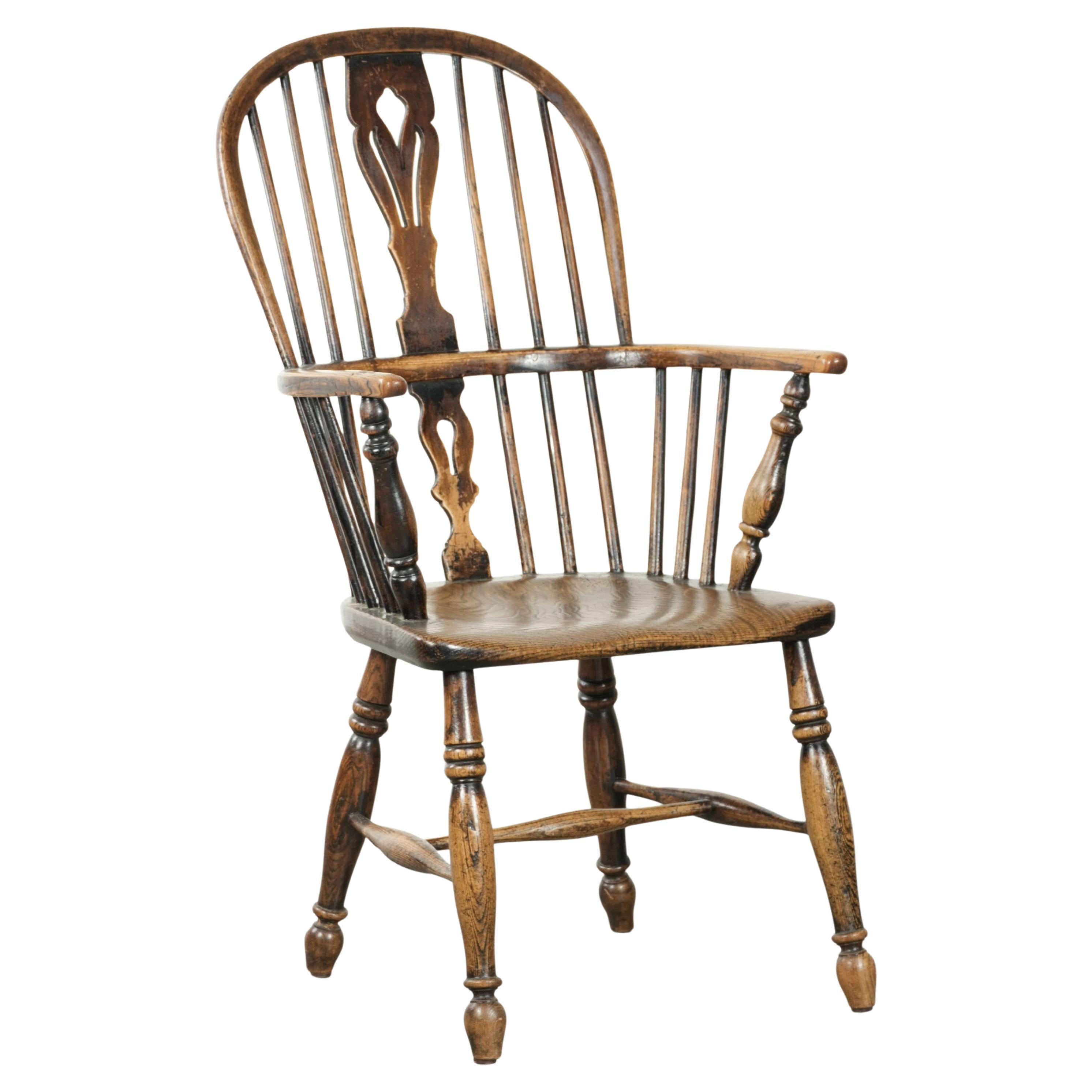 Antique English early 19th century Windsor highback chair