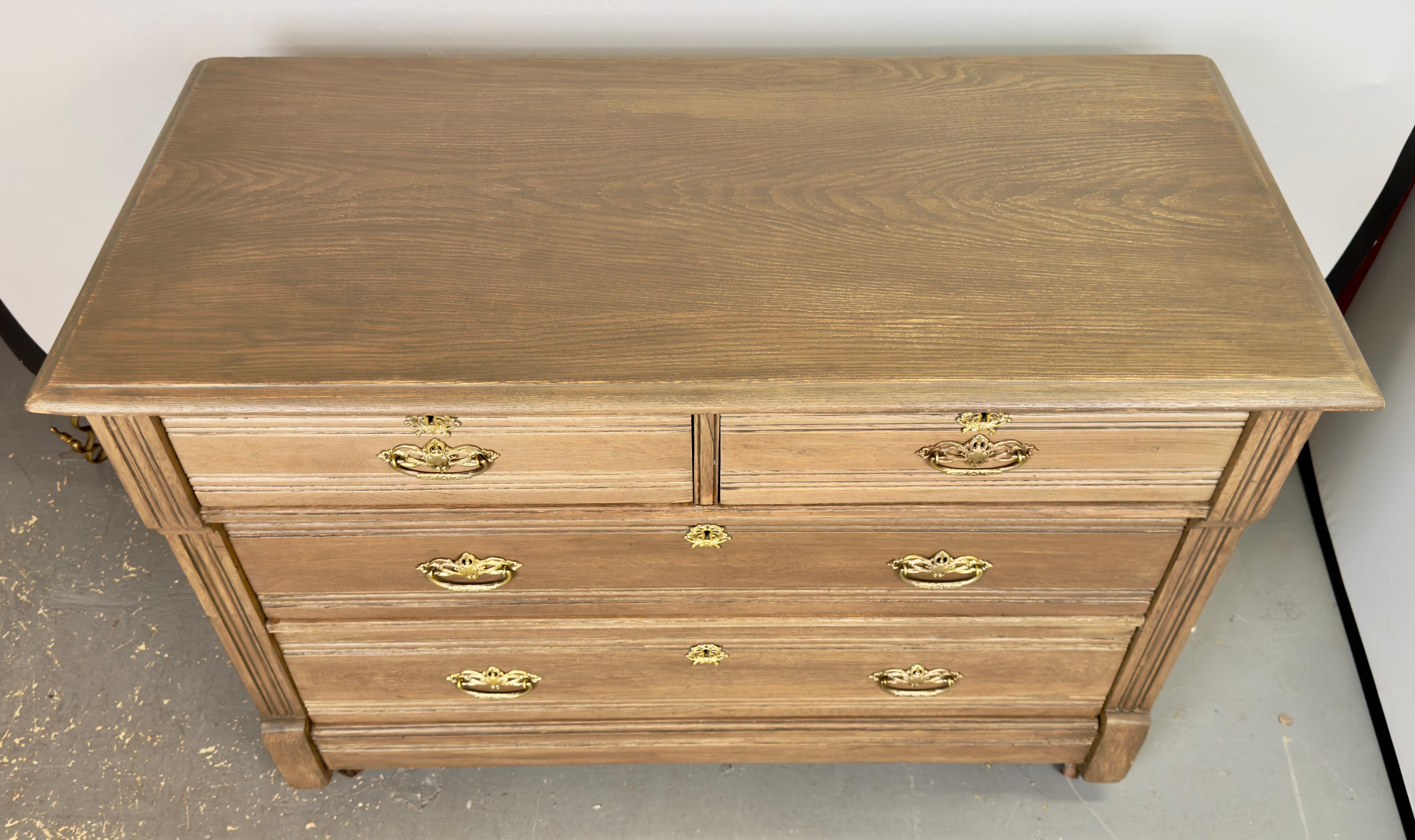 Antique English Eastlake Oak Four-Drawer Commode or Dresser In Good Condition In Plainview, NY