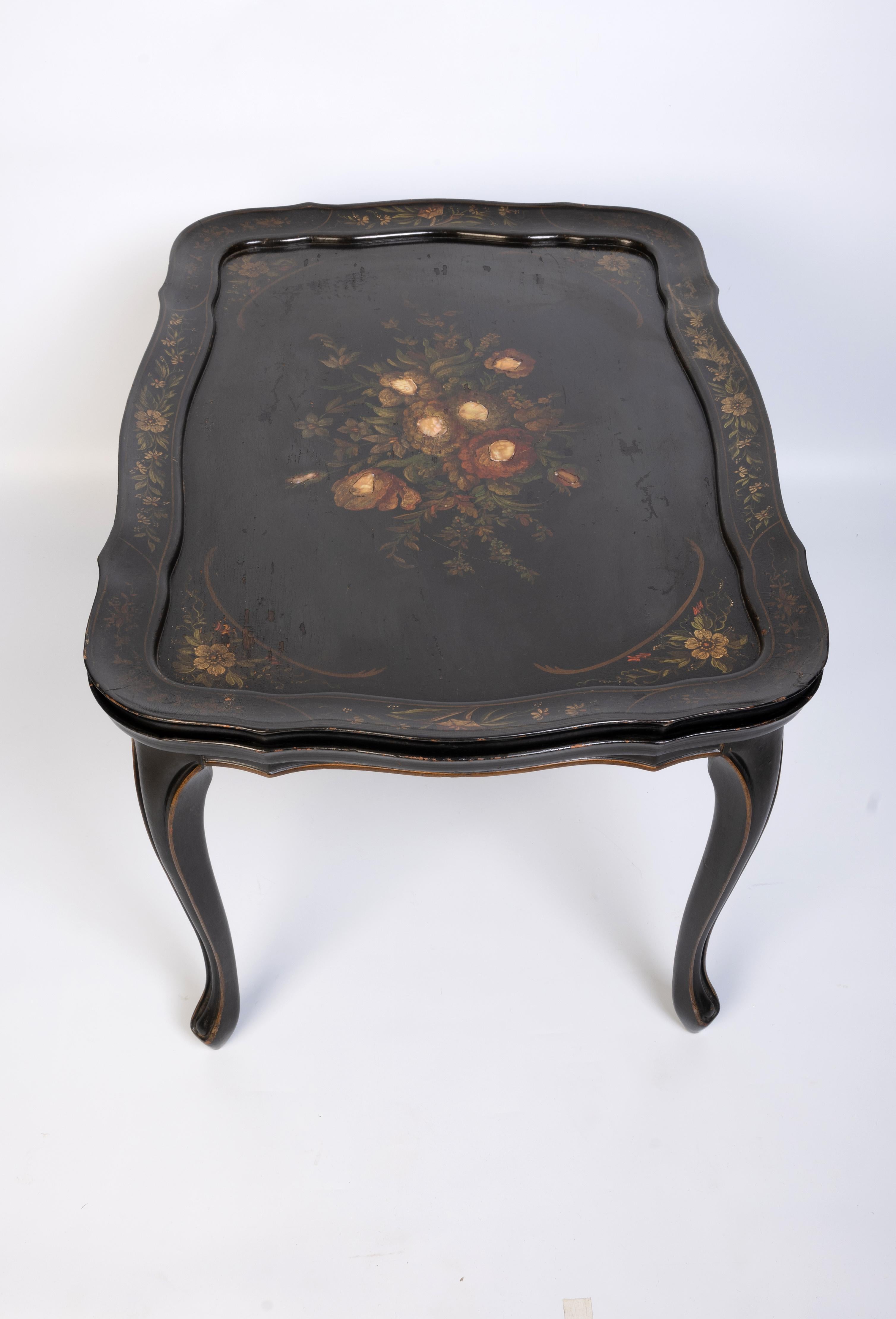 Antique English Ebonised Lacquered Papier Mache Tray On Stand Serving Table In Good Condition For Sale In London, GB