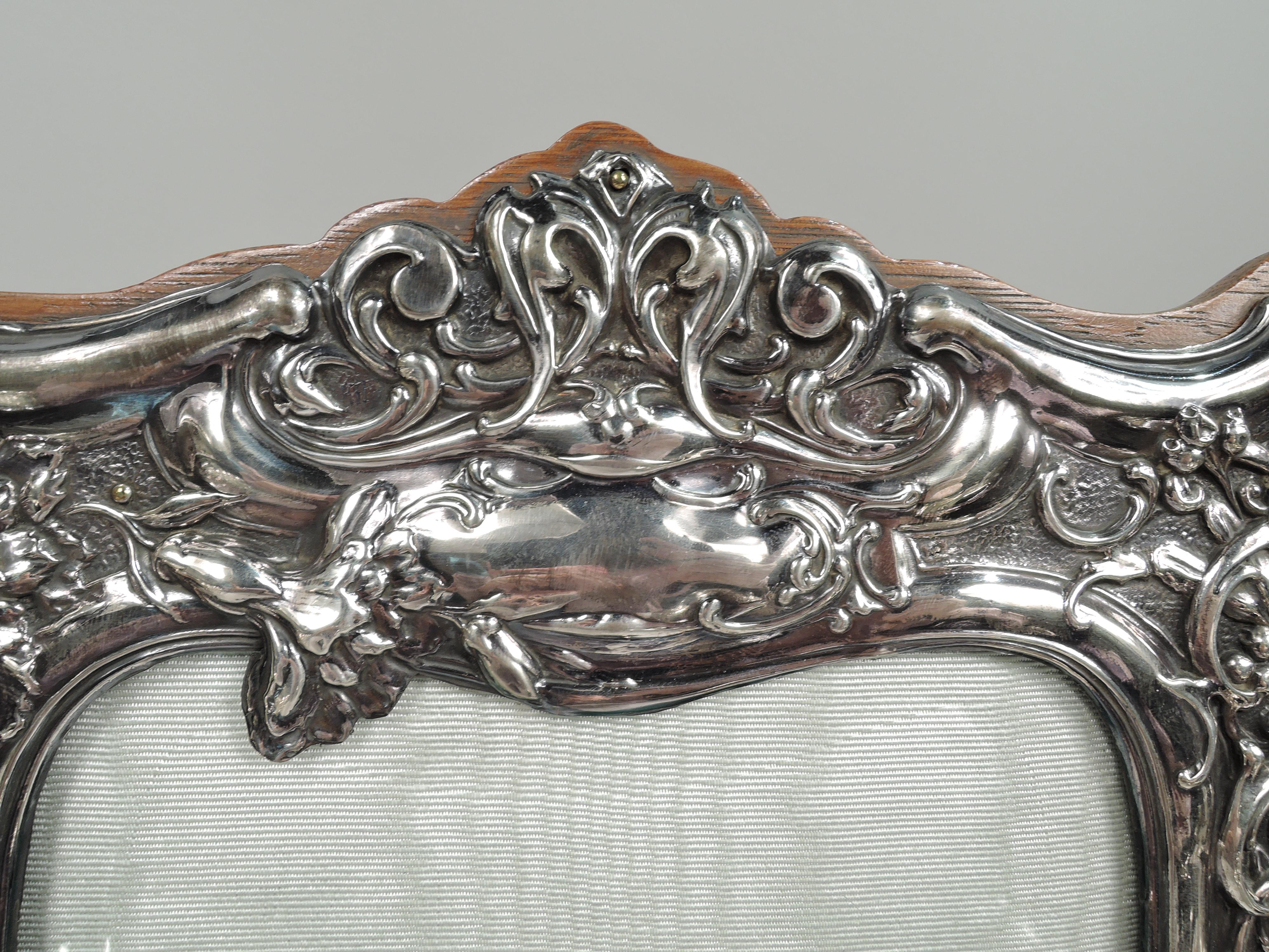 Antique English Edwardian Art Nouveau Sterling Silver Picture Frame In Good Condition For Sale In New York, NY
