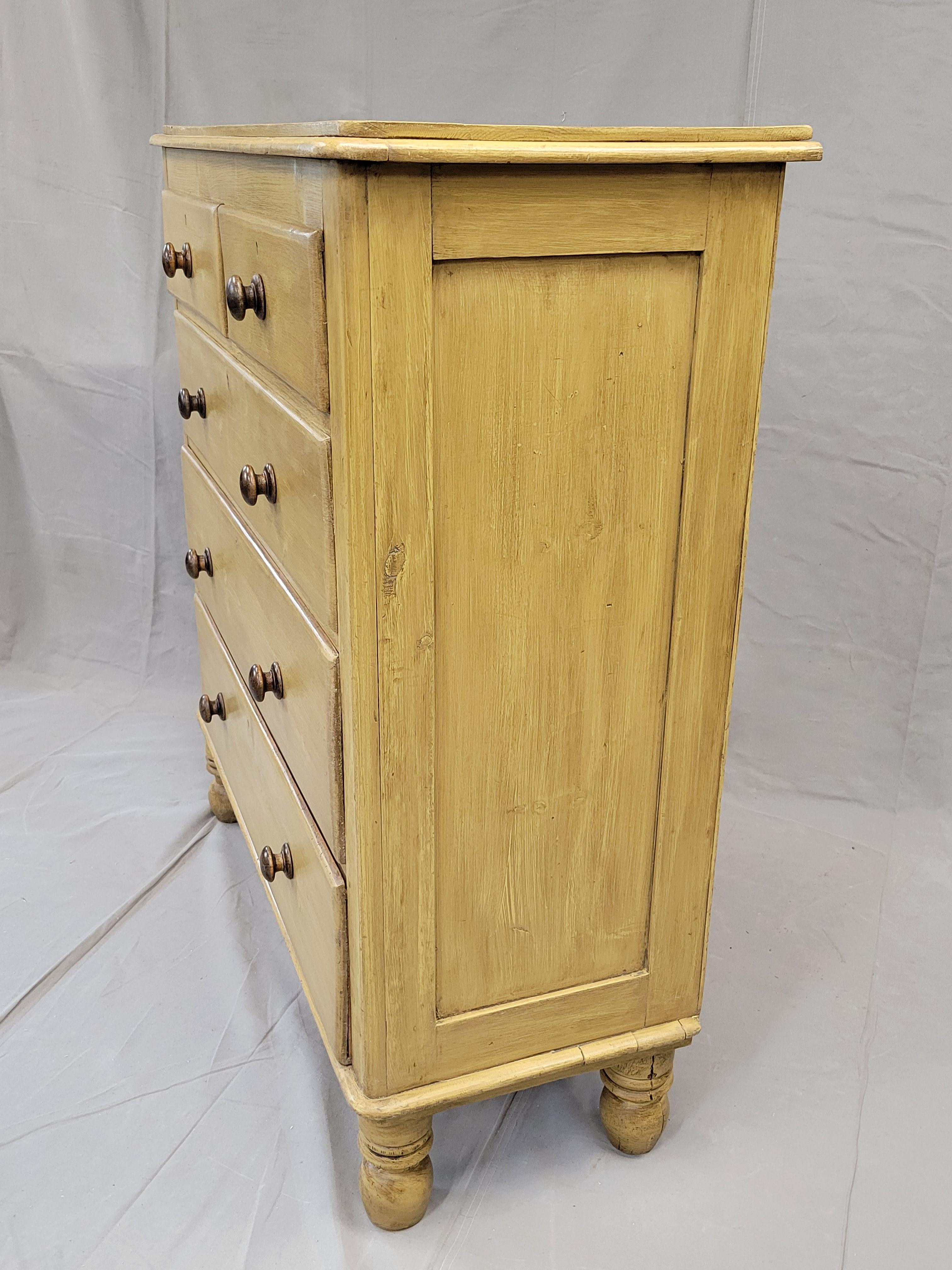 Antique English Edwardian Circa 1900 Painted Pine Dresser Chest of Drawers For Sale 4