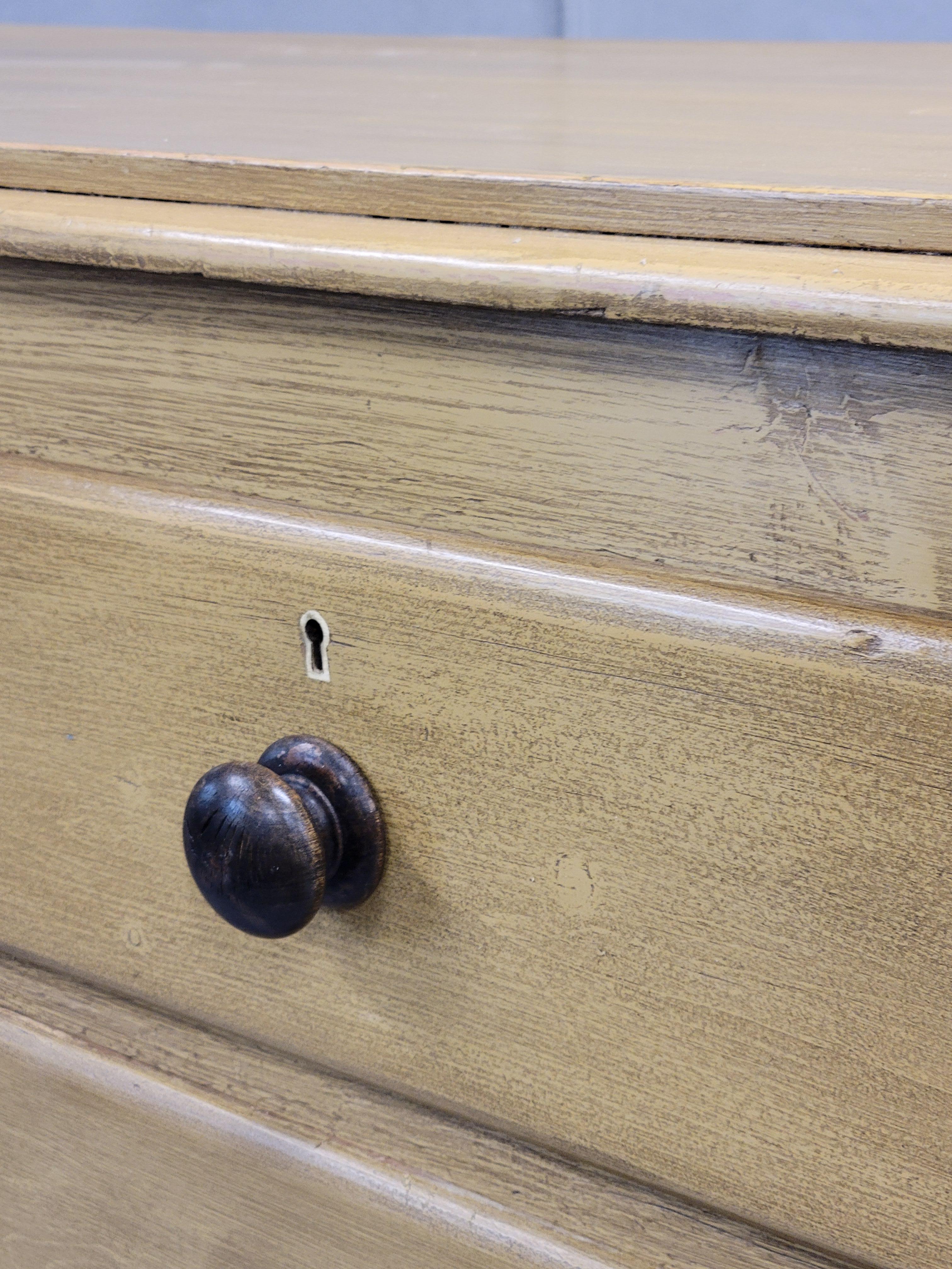 Brass Antique English Edwardian Circa 1900 Painted Pine Dresser Chest of Drawers For Sale