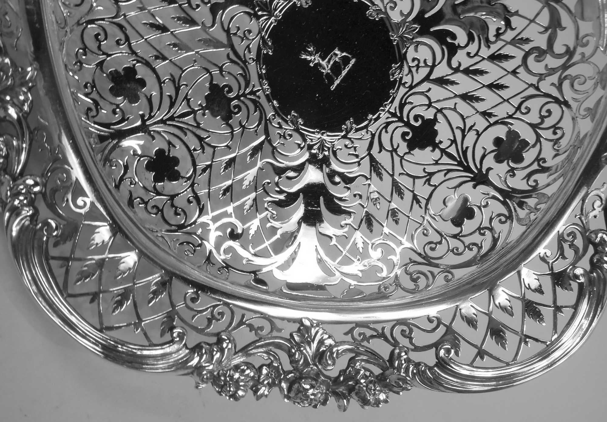 Antique English Edwardian Classical Pierced Sterling Silver Bowl, 1913 In Good Condition In New York, NY