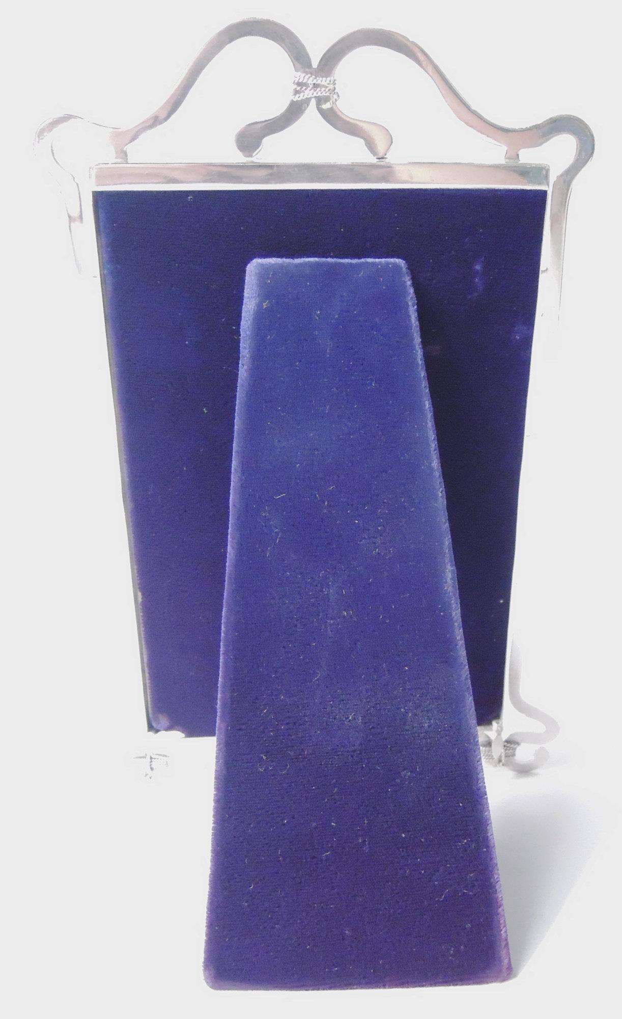 Antique English Edwardian Classical Sterling Silver Picture Frame, 1902 In Good Condition For Sale In New York, NY