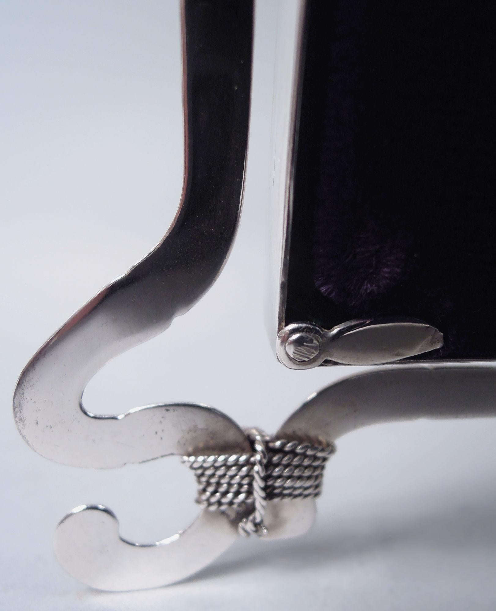 Antique English Edwardian Classical Sterling Silver Picture Frame, 1902 For Sale 3