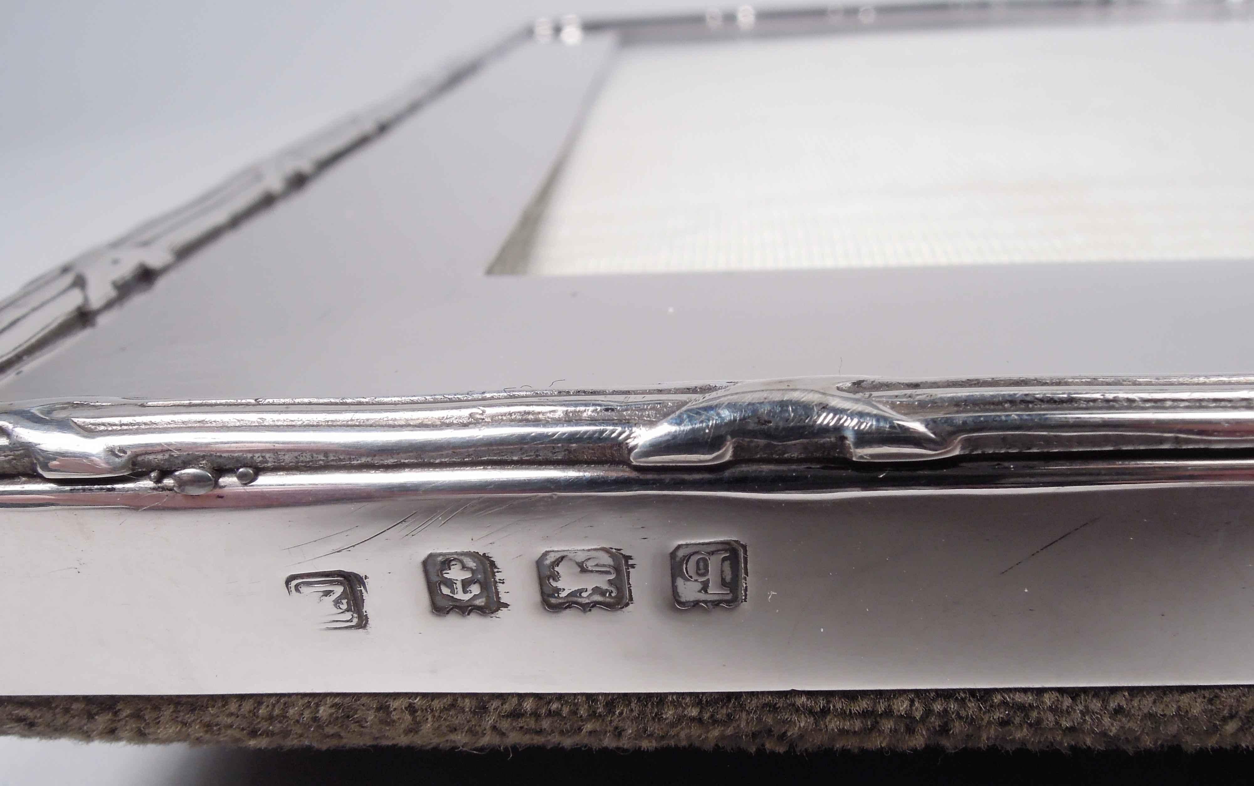 Antica cornice inglese edoardiana classica in argento sterling In condizioni buone in vendita a New York, NY
