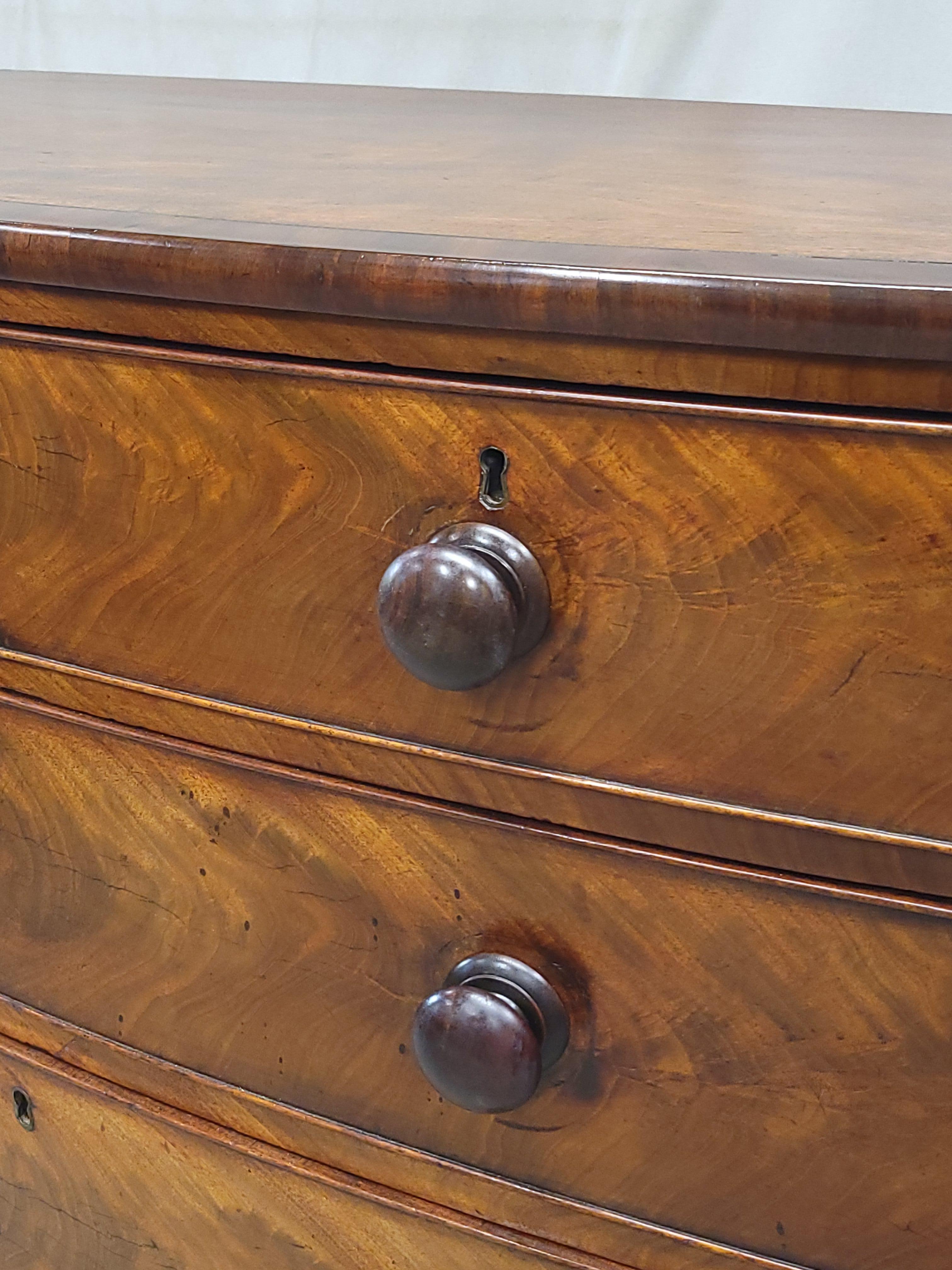 Antique English Edwardian Figured Mahogany Dresser With Original Knobs In Good Condition For Sale In Centennial, CO