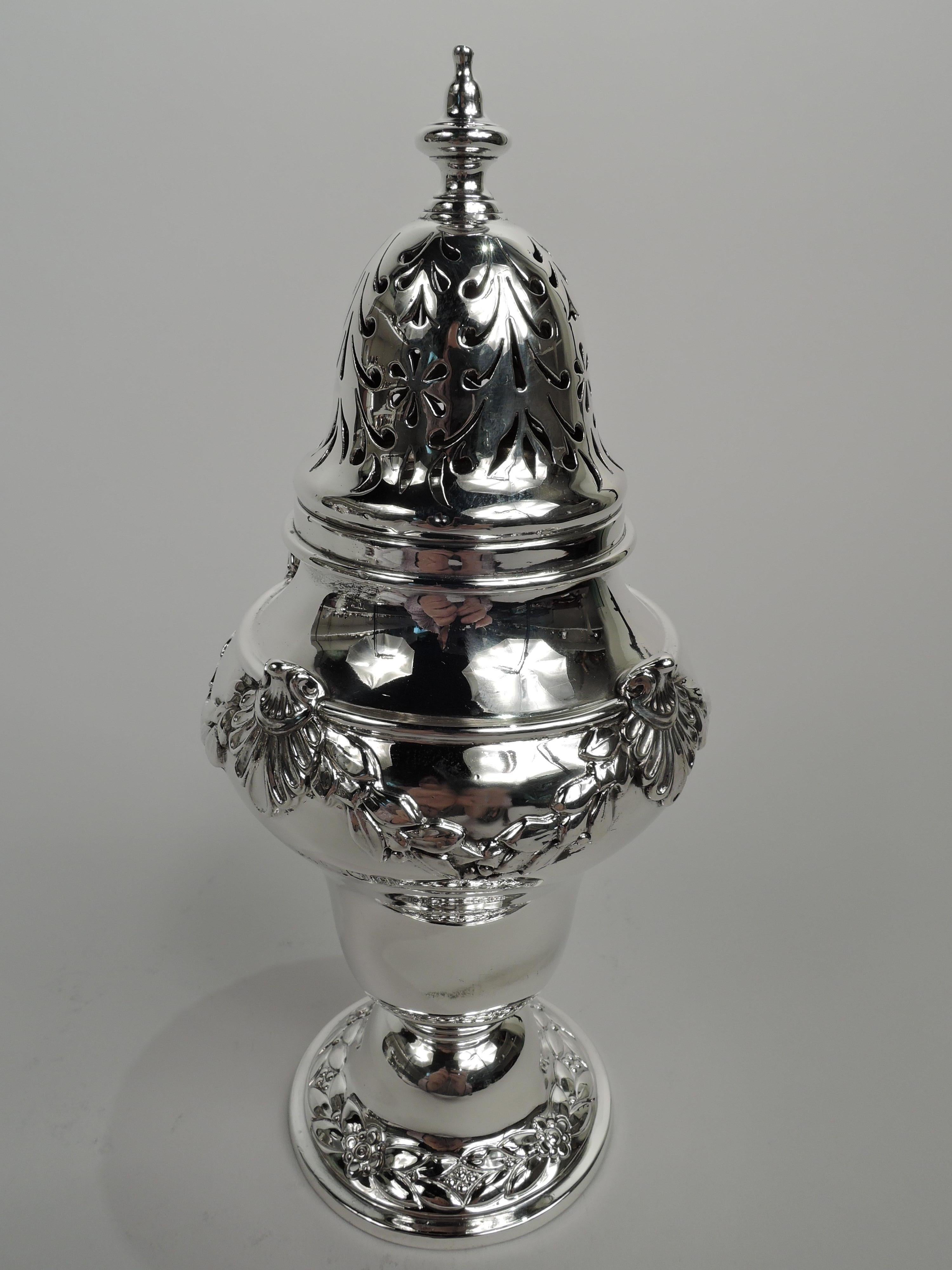 Antique English Edwardian Georgian Sterling Silver Sugar Caster In Excellent Condition For Sale In New York, NY