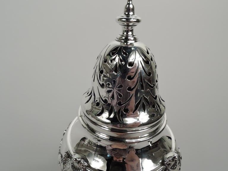 Early 20th Century Antique English Edwardian Georgian Sterling Silver Sugar Caster For Sale