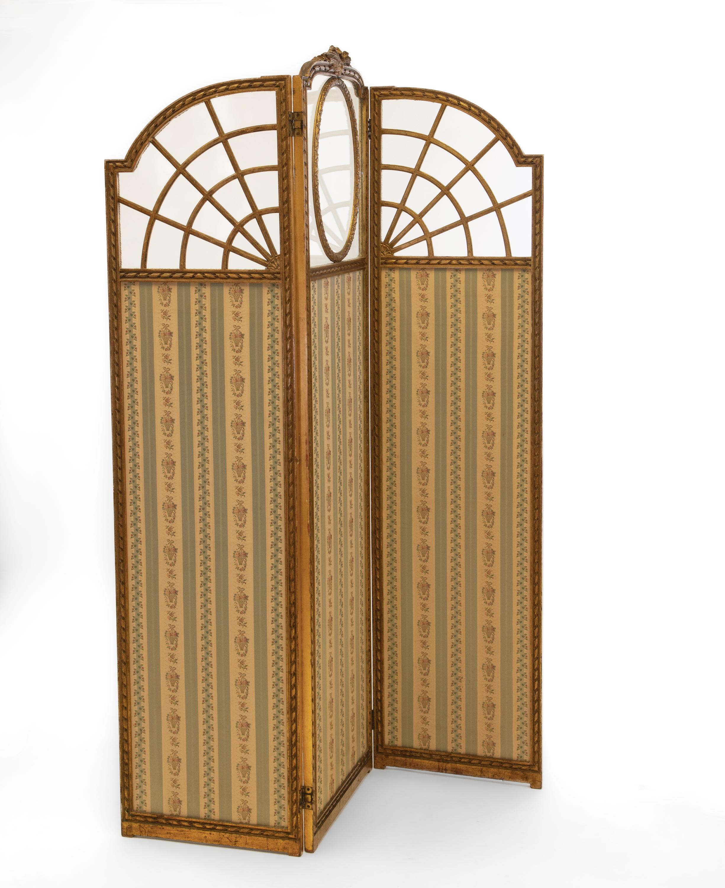 Eine schöne antike Edwardian vergoldetem Holz drei Panel-Bildschirm. Um 1900.

Die Lieferung ist im Preis für alle Gebiete in MAINLAND England & Wales INBEGRIFFEN. 

Das Vergoldungsmotiv auf jeder Platte ist auf Glas aufgelegt. Die mittlere Platte