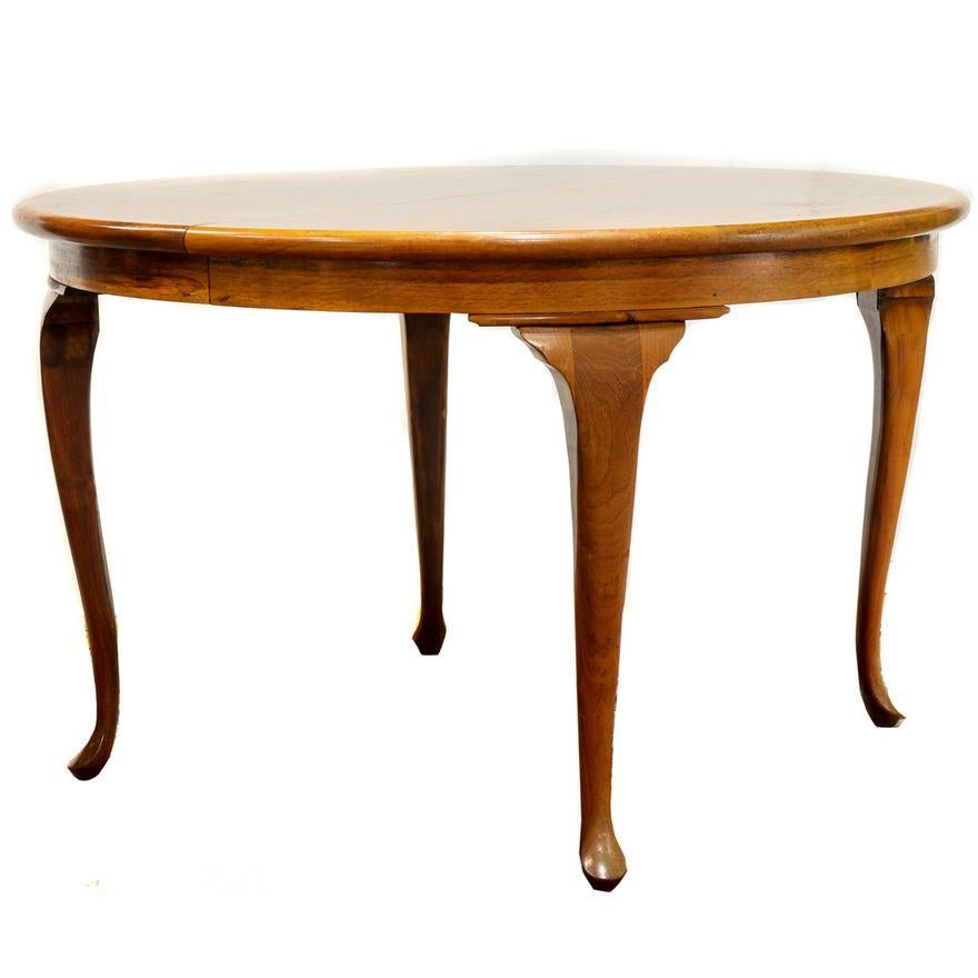 Antique Period English Edwardian highly figured mahogany round dining table, extending length with two 20