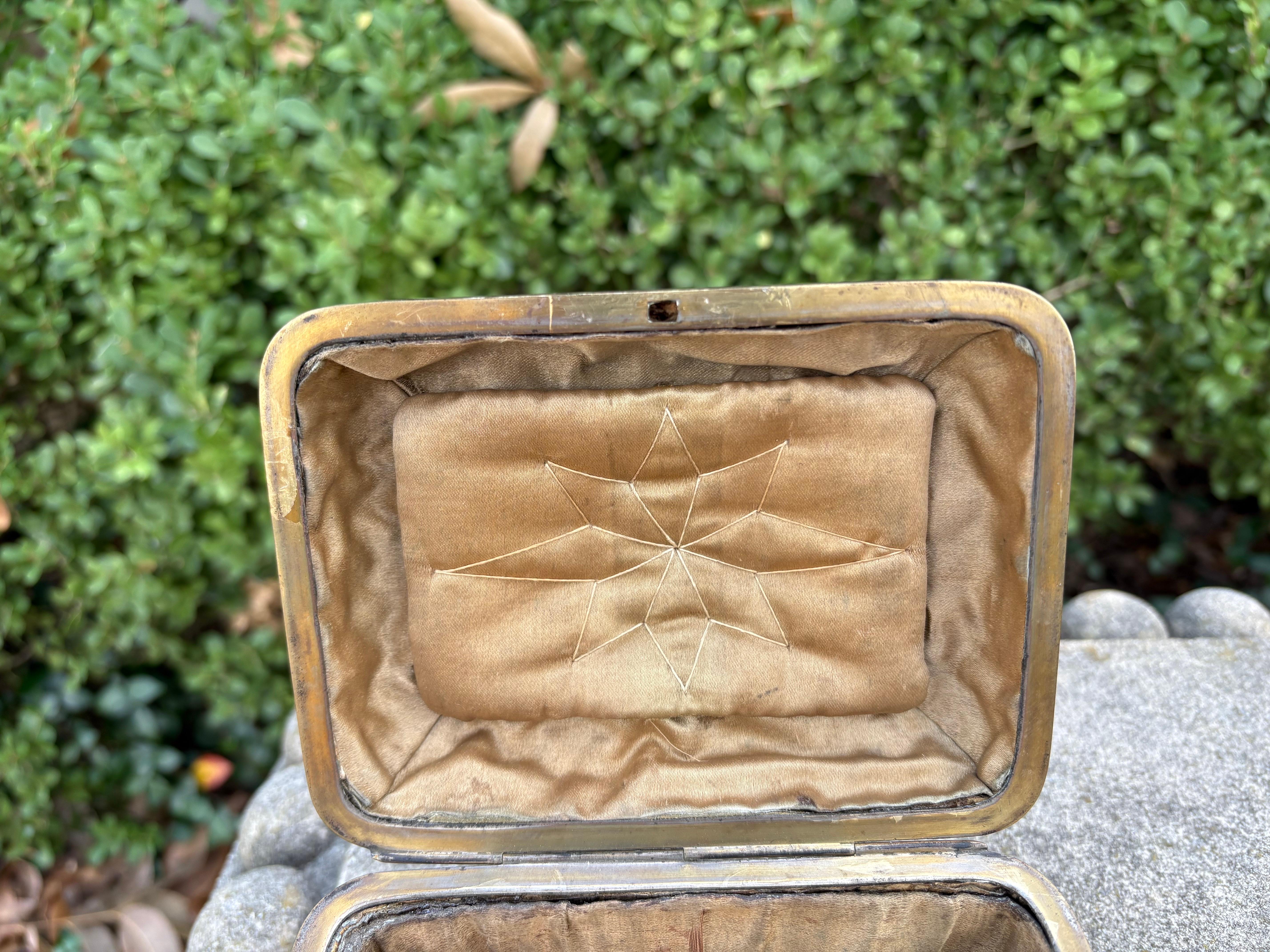 Laiton Ancienne boîte anglaise édouardienne en cuir et laiton en vente