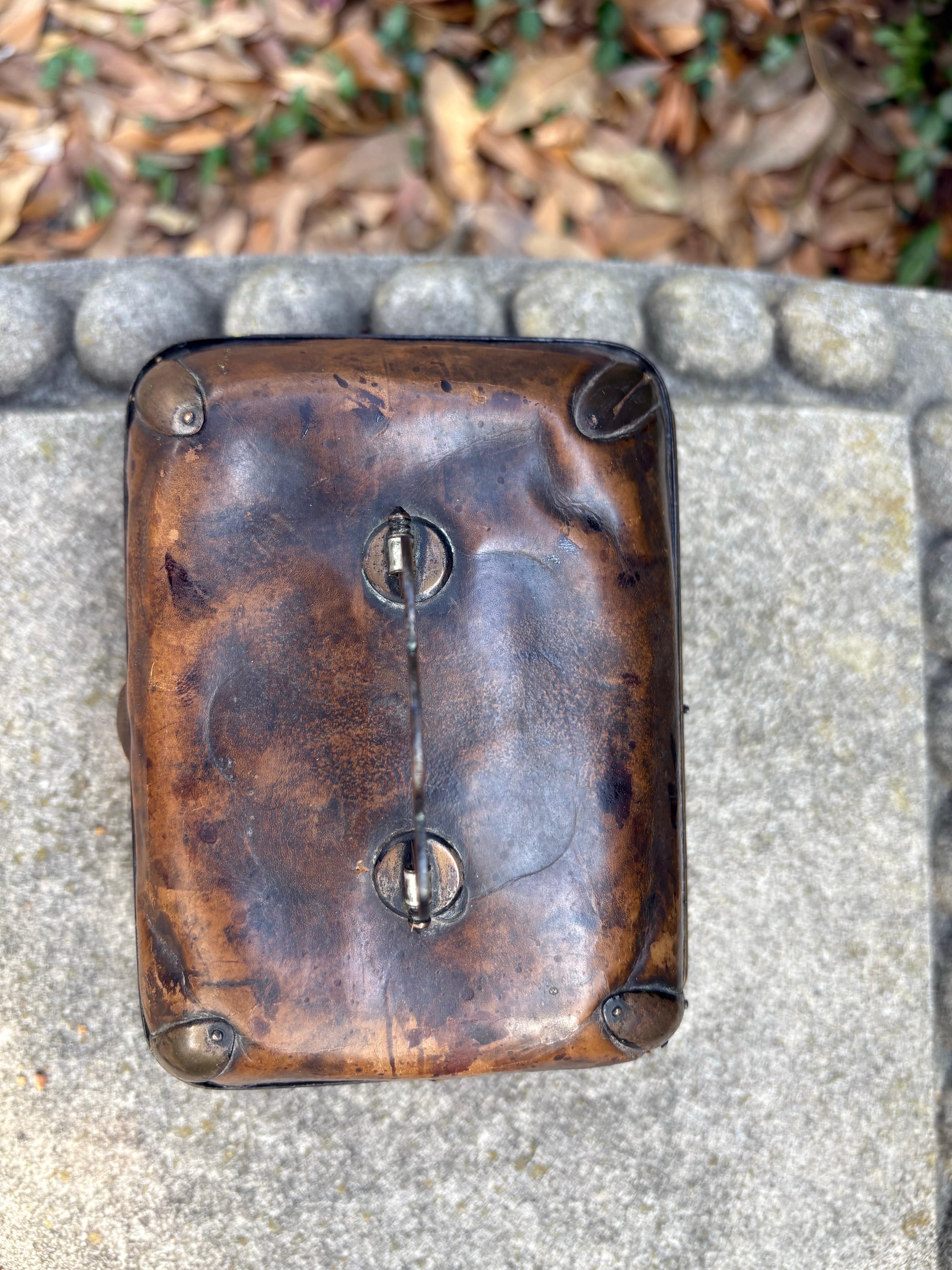 Ancienne boîte anglaise édouardienne en cuir et laiton en vente 1