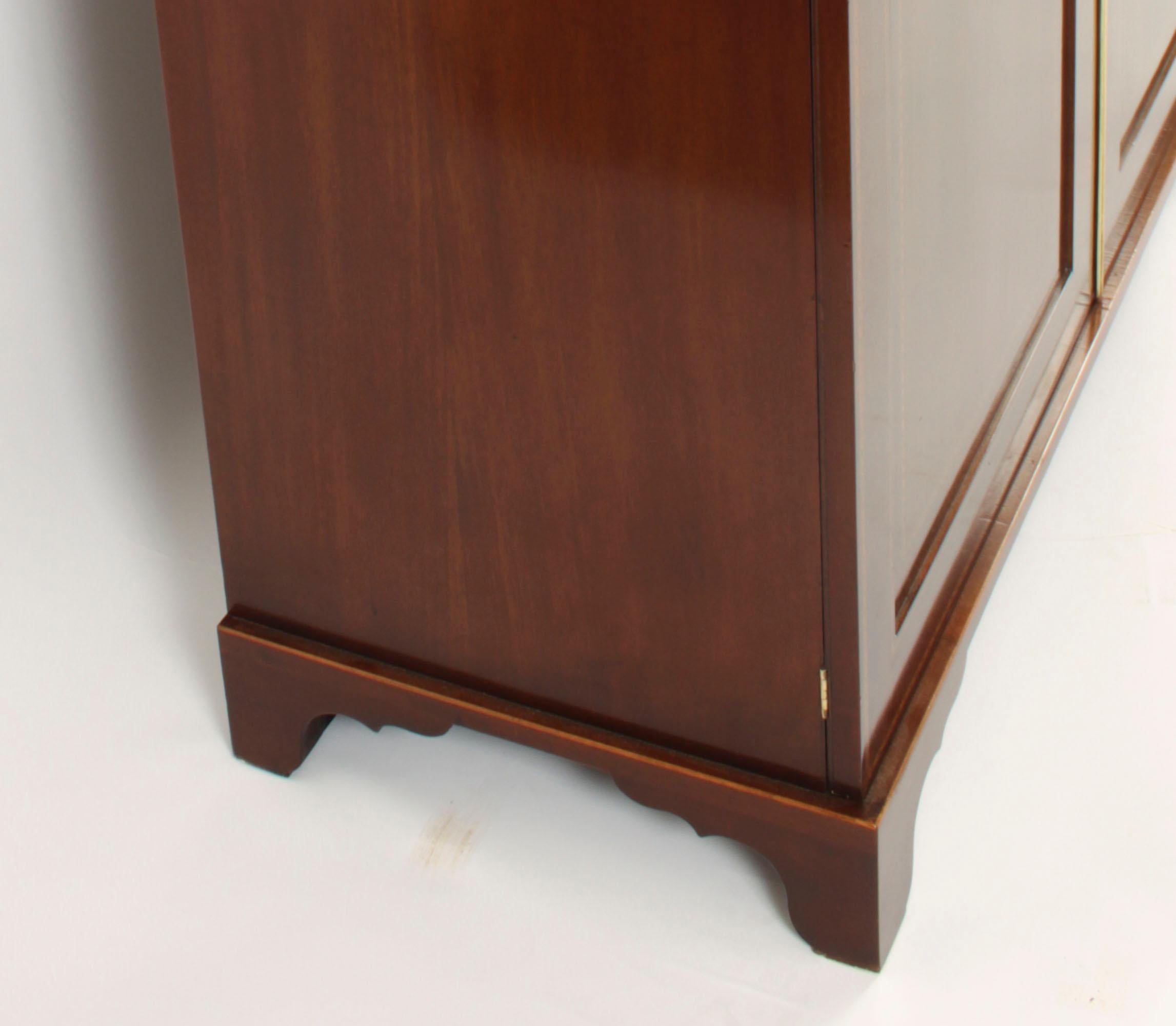 Antique English Edwardian Mahogany Inlaid Wardrobe Late 19th Century 8