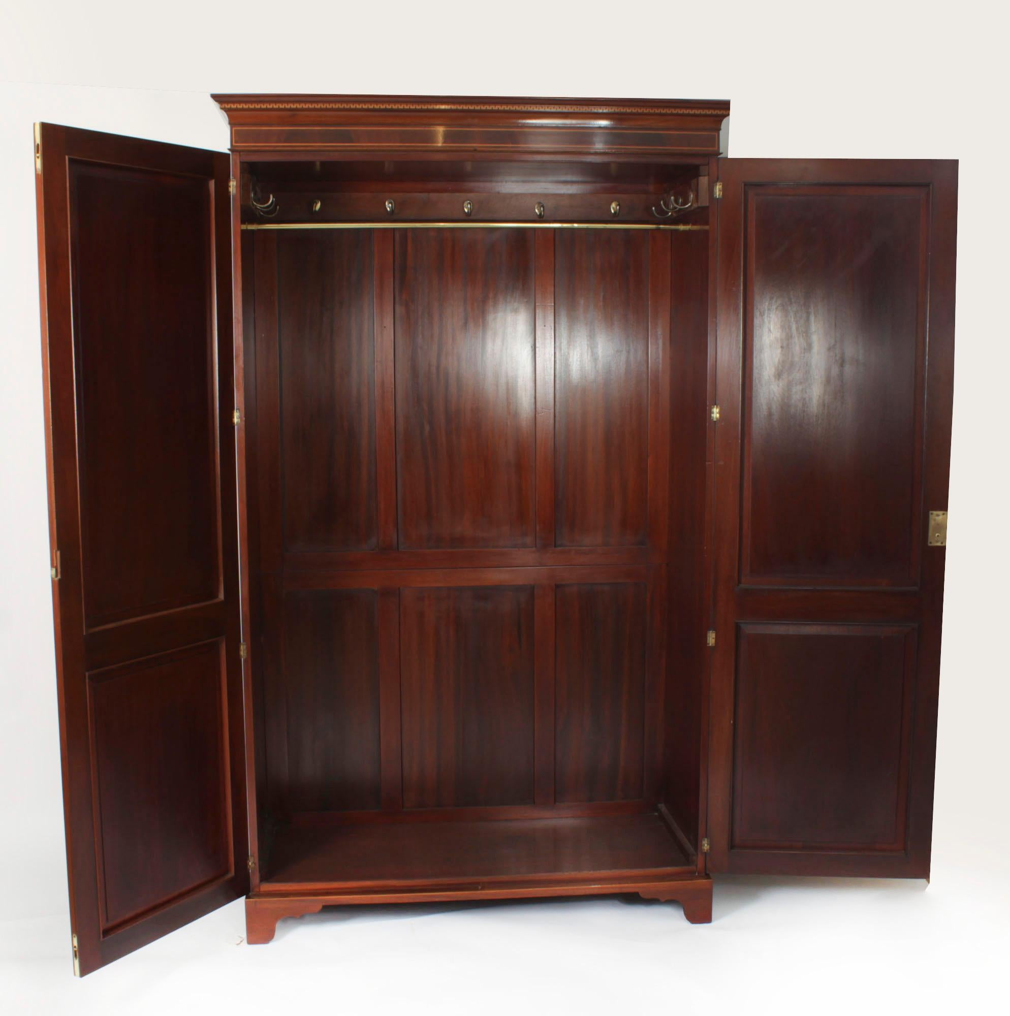 Antique English Edwardian Mahogany Inlaid Wardrobe Late 19th Century 9