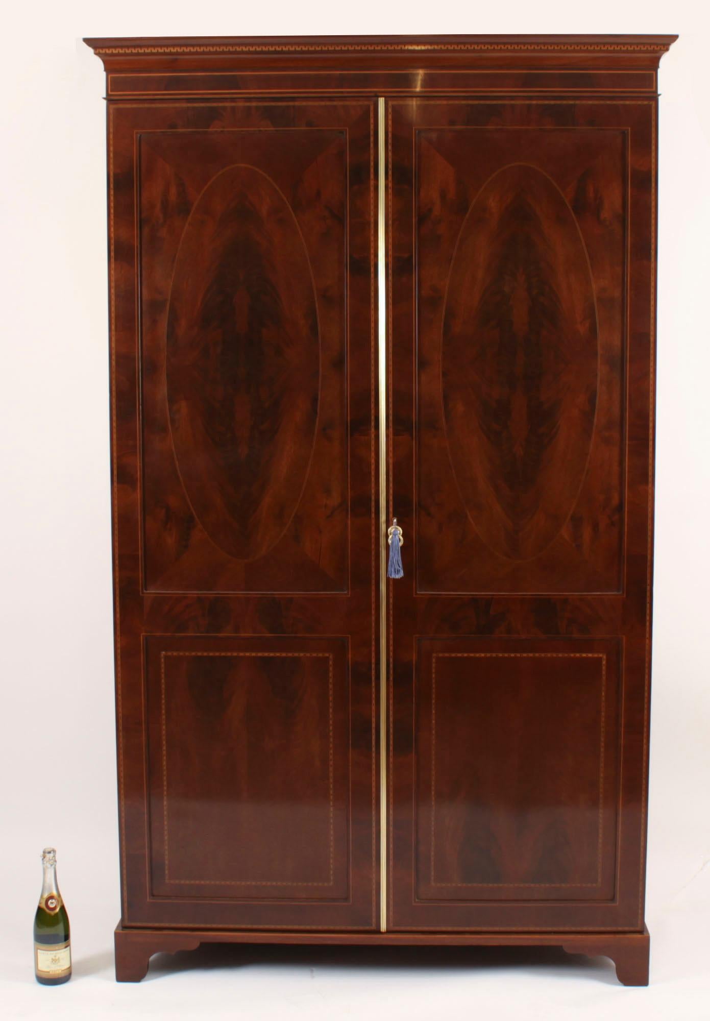 Antique English Edwardian Mahogany Inlaid Wardrobe Late 19th Century 13