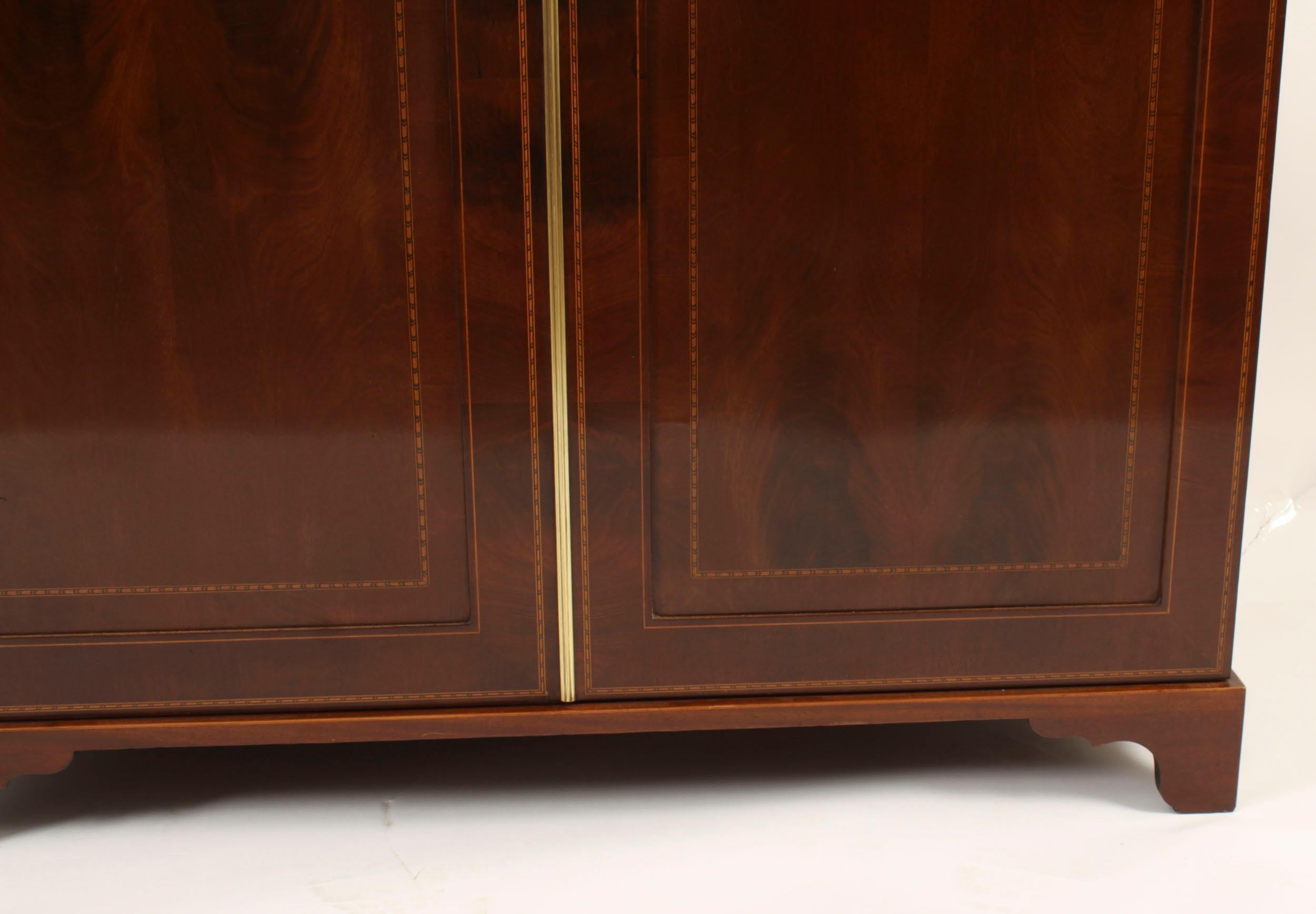 Antique English Edwardian Mahogany Inlaid Wardrobe Late 19th Century 6