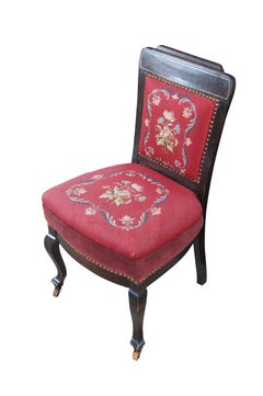 Antike englische edwardianische Mahagoni Needlepoint Nailhead Parlor Vanity Schreibtischstuhl