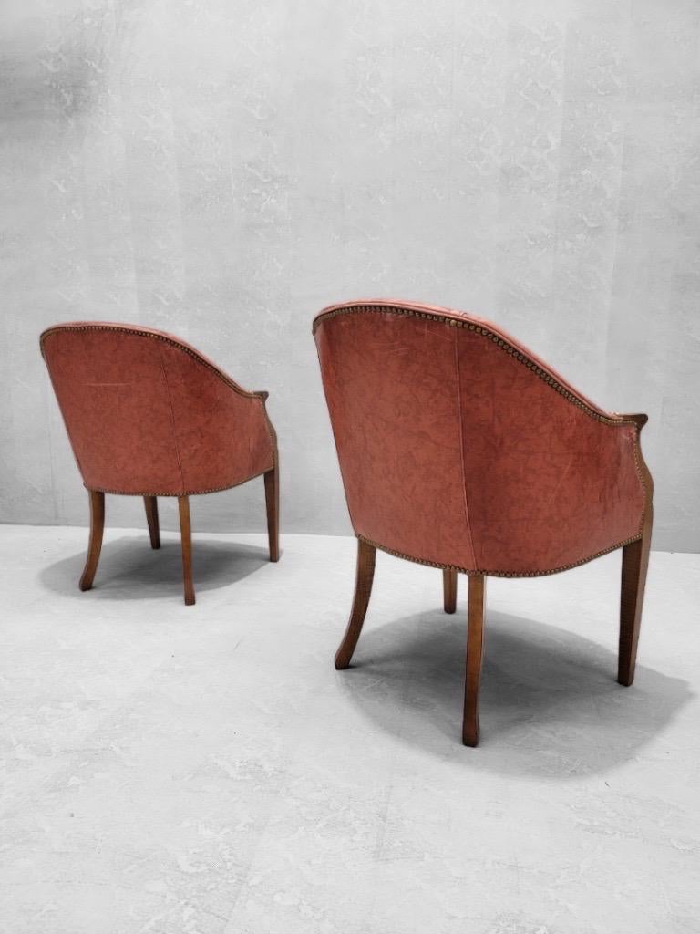 Antique English Edwardian Mahogany Original Patinated Leather Tub Chairs - Pair 

Gorgeous original antique English Edwardian mahogany framed tub chairs upholstered in natural patinated reddish-brown colored leather with brass nail heads, a wrap