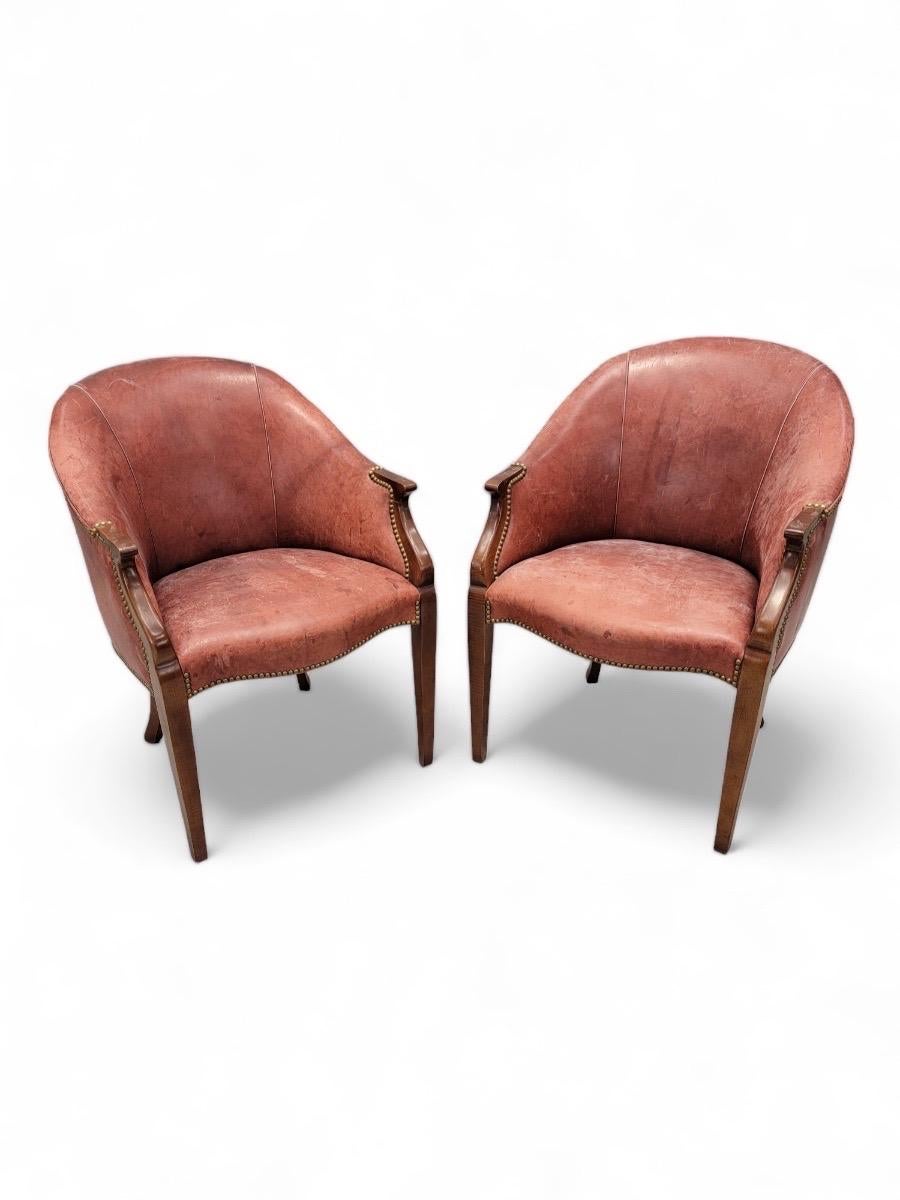 Antique English Edwardian Mahogany Original Patinated Leather Tub Chairs - Pair  In Good Condition For Sale In Chicago, IL