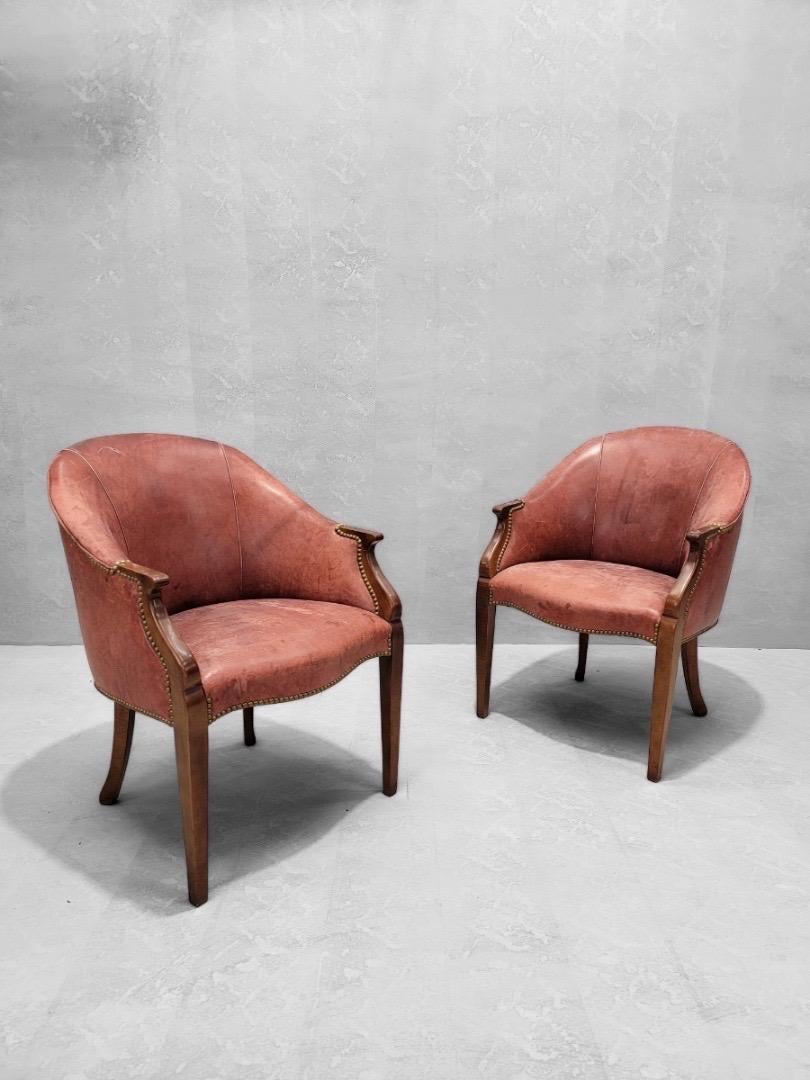 20th Century Antique English Edwardian Mahogany Original Patinated Leather Tub Chairs - Pair  For Sale