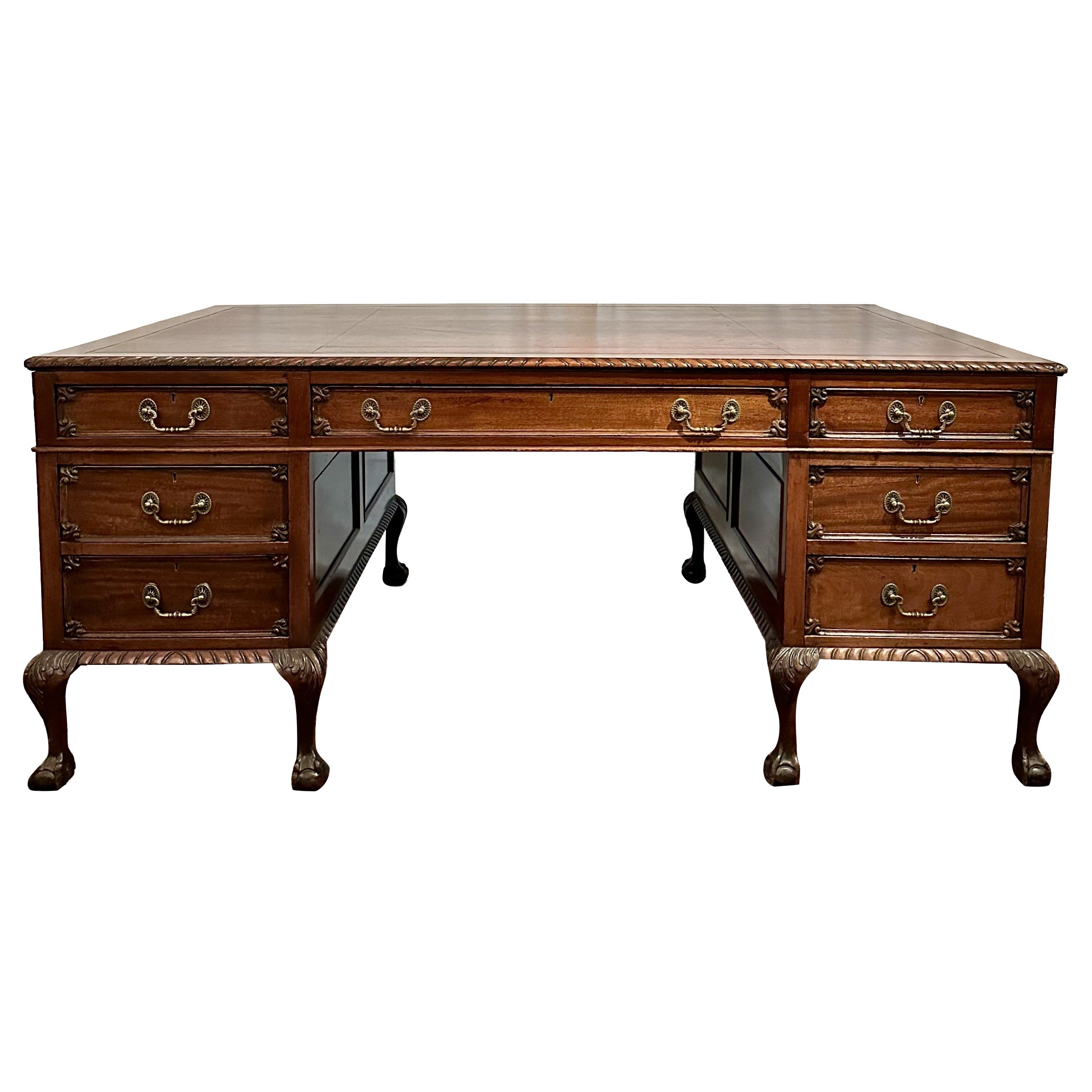 Antique English Edwardian "Maple 
Co." Mahogany Partner
s Desk Circa 1890-1900. en vente