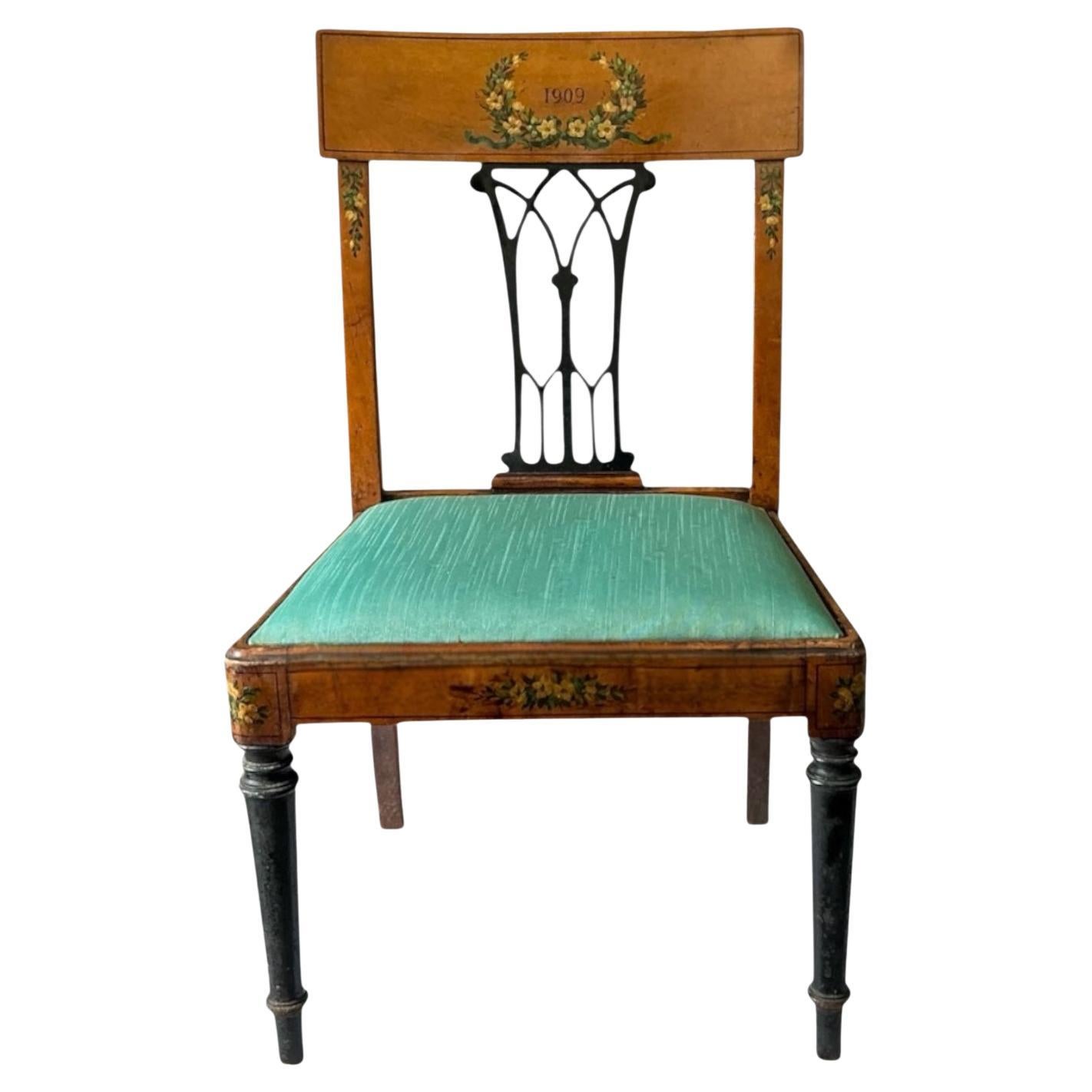 Silla infantil antigua inglesa eduardiana neoclásica de madera satinada pintada