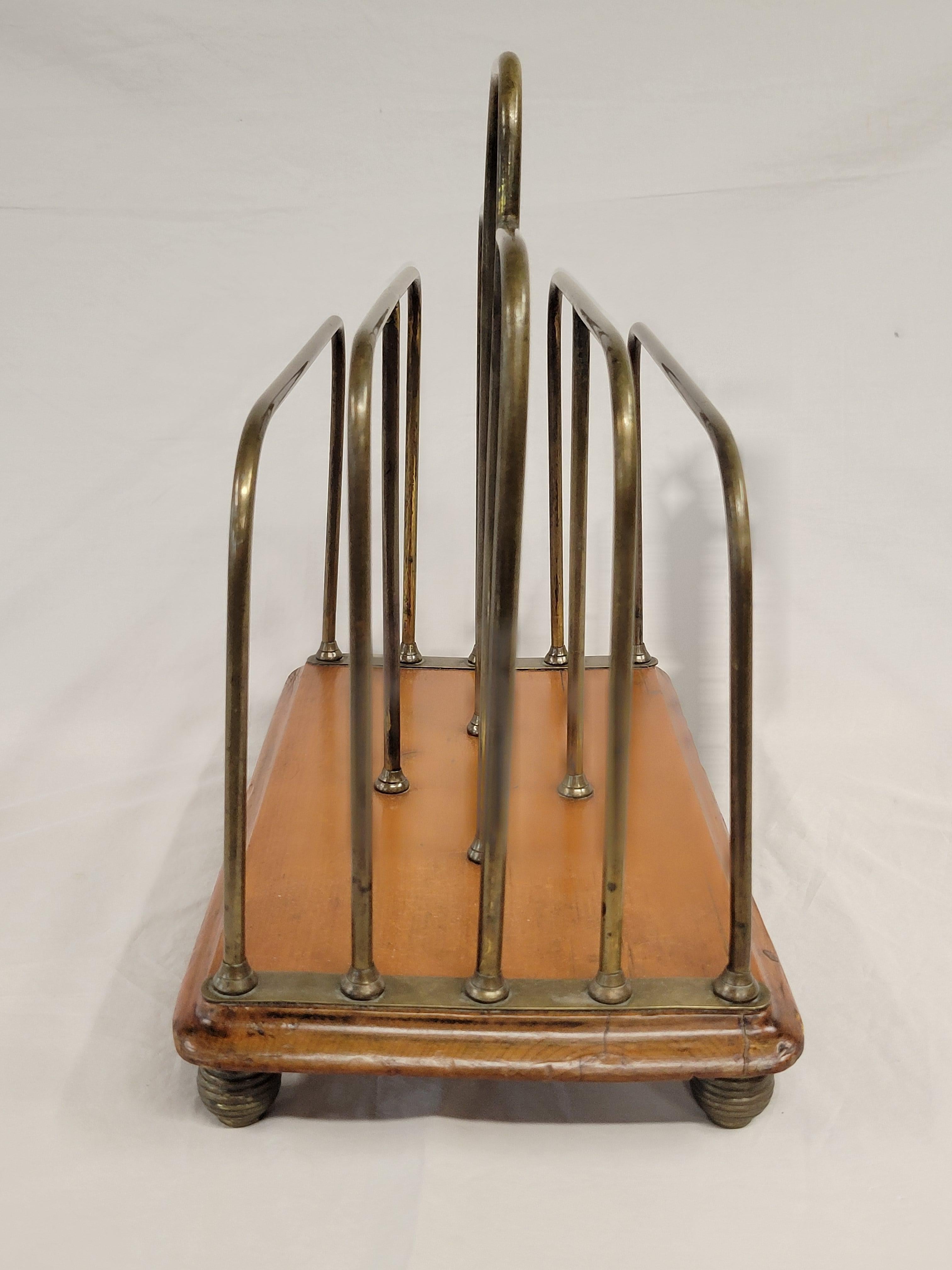 Édouardien Ancien porte-bureau anglais édouardien en chêne et laiton (V.I.I.S.) en vente