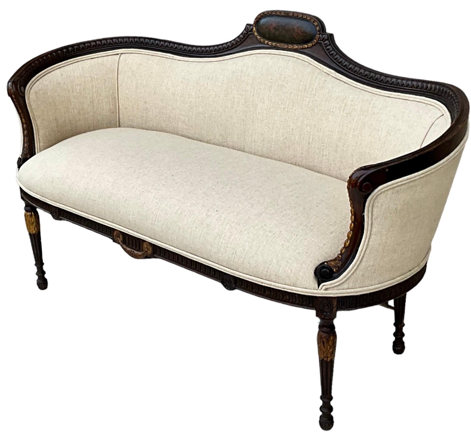 Antique English Edwardian Painted And Carved Mahogany Settee In Oatmeal Linen For Sale 1