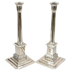 Antiguos candelabros de columna ingleses eduardianos chapados en plata