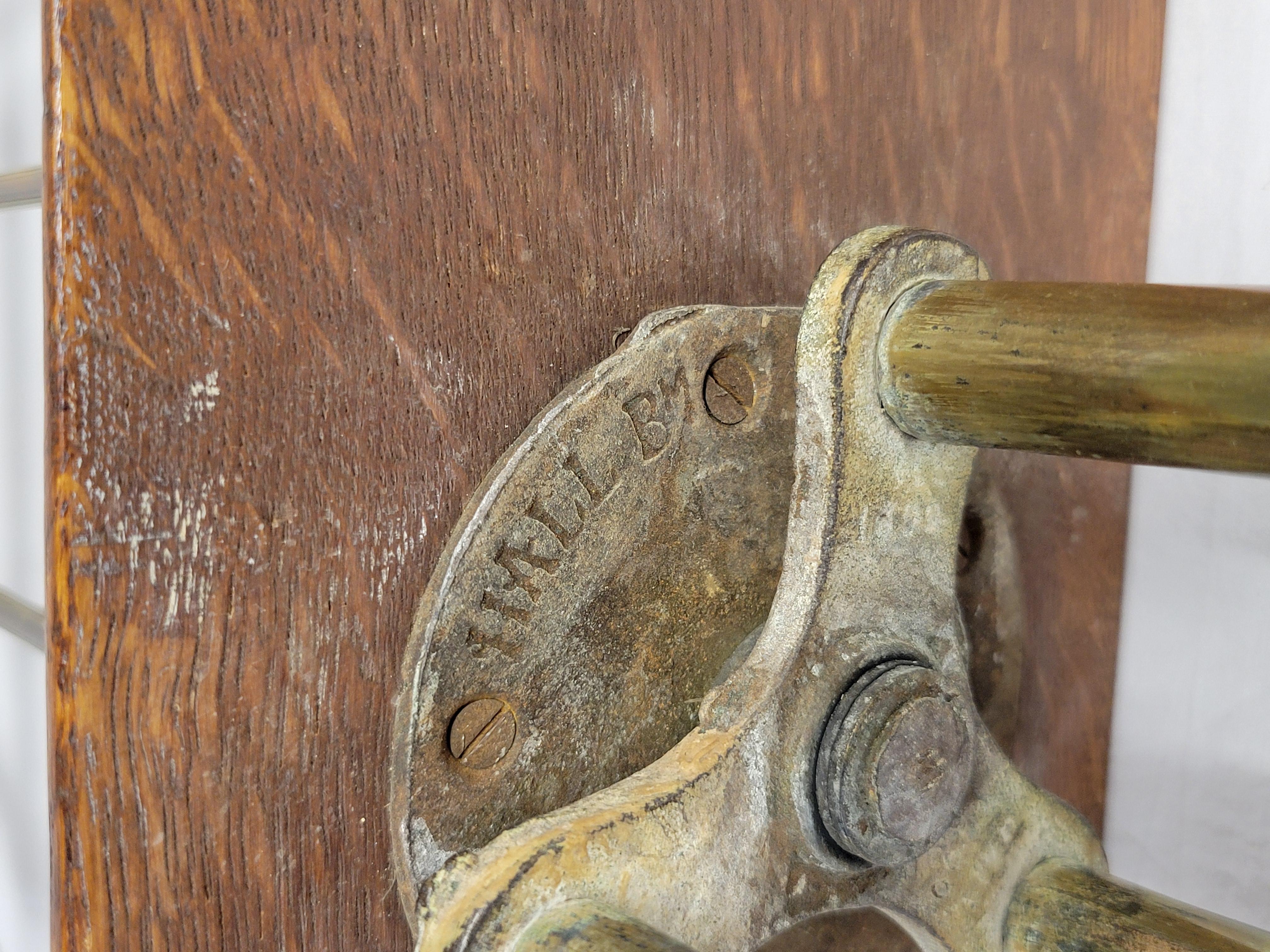 Antico portariviste inglese edoardiano in piedi in Oak e ottone (Hall Bm) in vendita 3