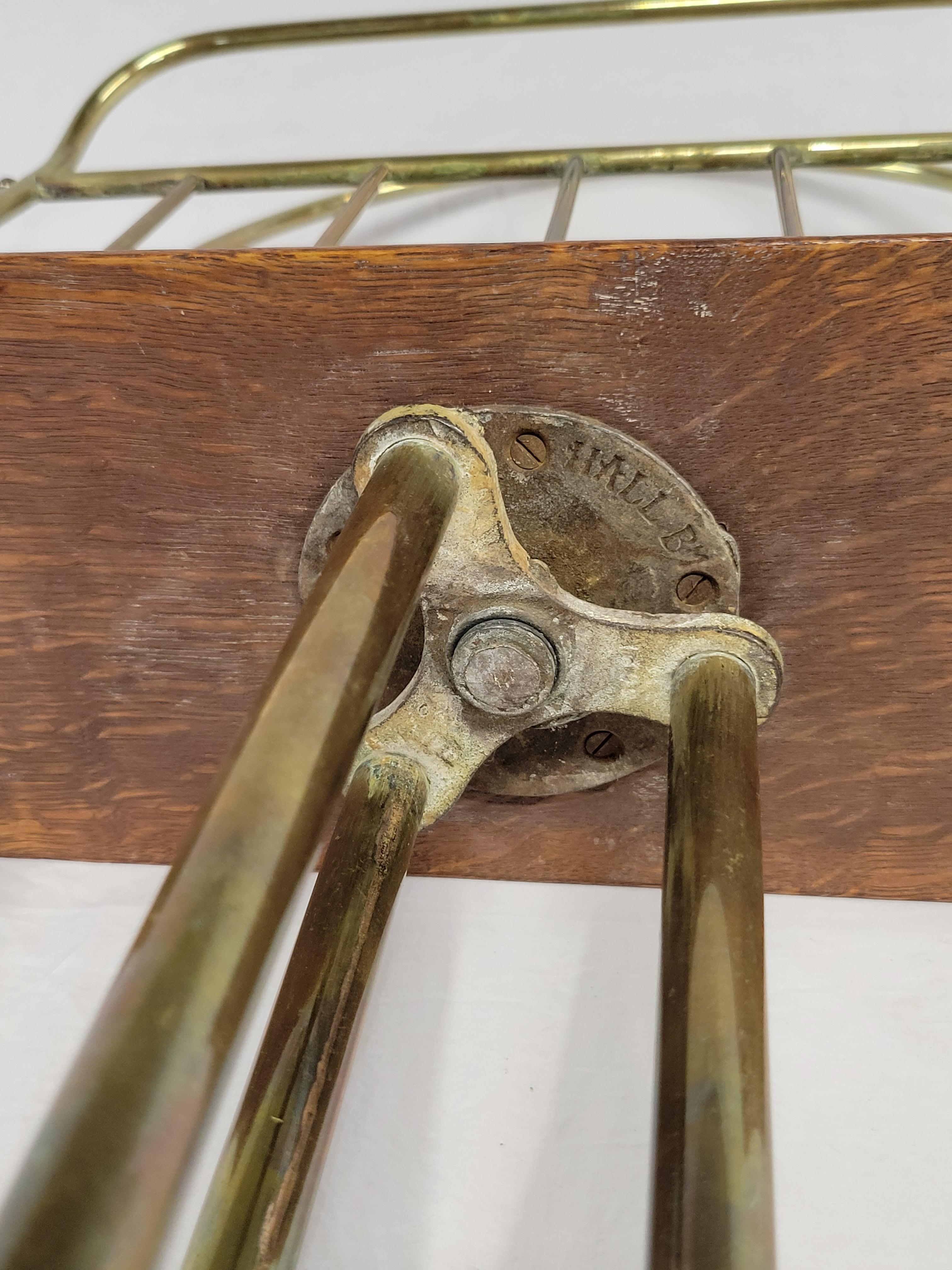 Antico portariviste inglese edoardiano in piedi in Oak e ottone (Hall Bm) in vendita 2