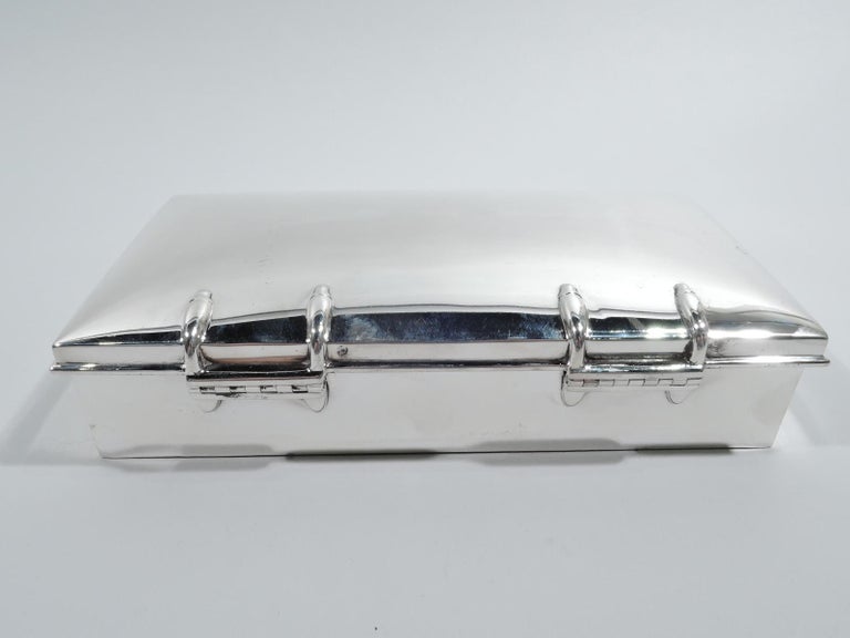 Antique English Edwardian Sterling Silver Box with Strap Hinges In Excellent Condition For Sale In New York, NY