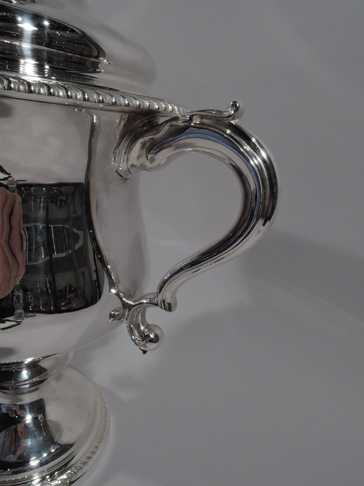 Antique English Edwardian Sterling Silver Covered Urn Trophy Cup In Excellent Condition In New York, NY